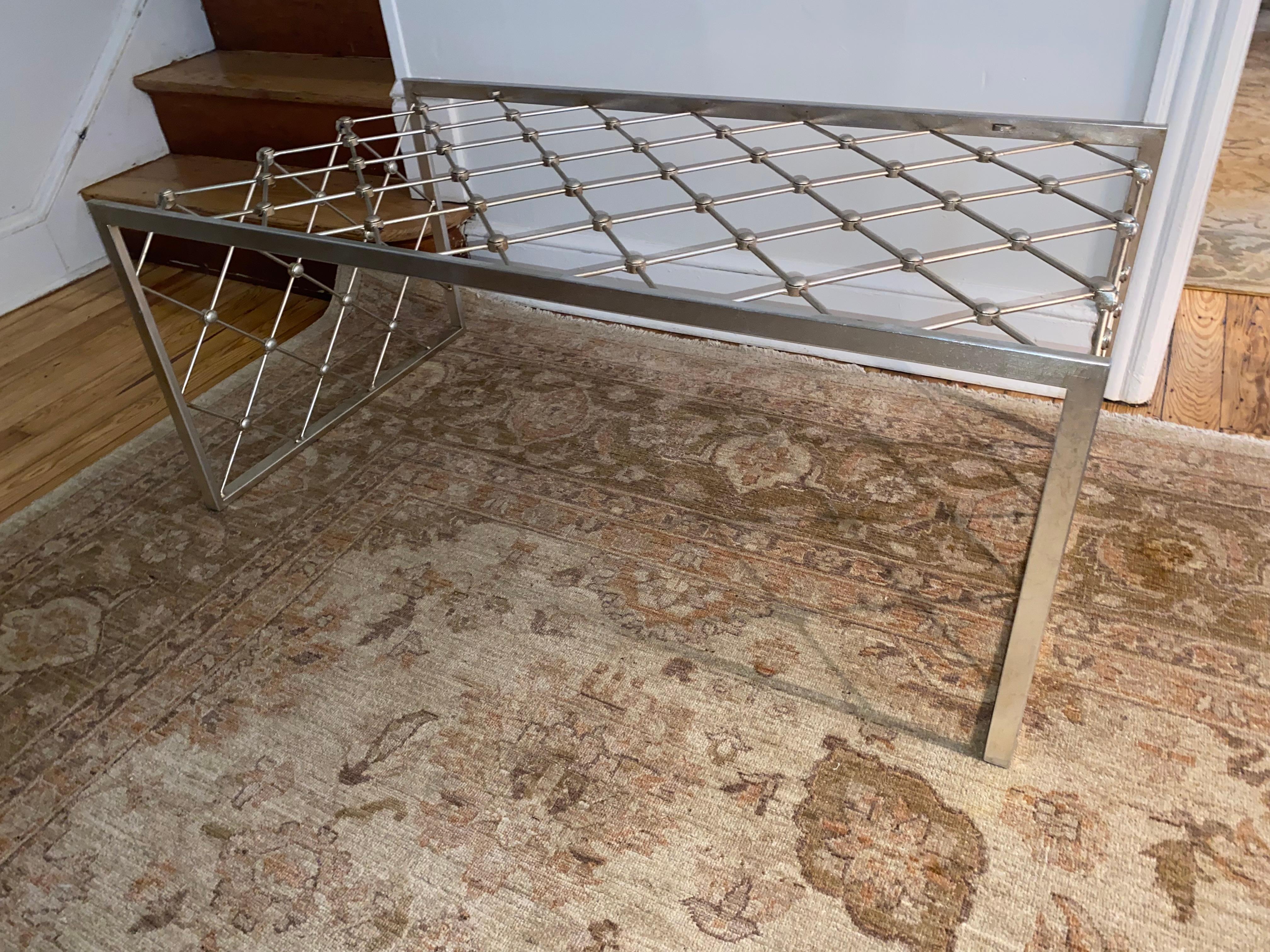 Mesa baja escultórica de metal y cristal Tour Eiffel según Jean Royere en venta 1