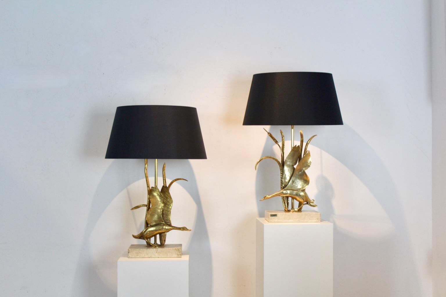 Mid-Century Modern Lampes de table sculpturales en travertin et métal doré Wild Duck de Lanciotto Galeotti en vente