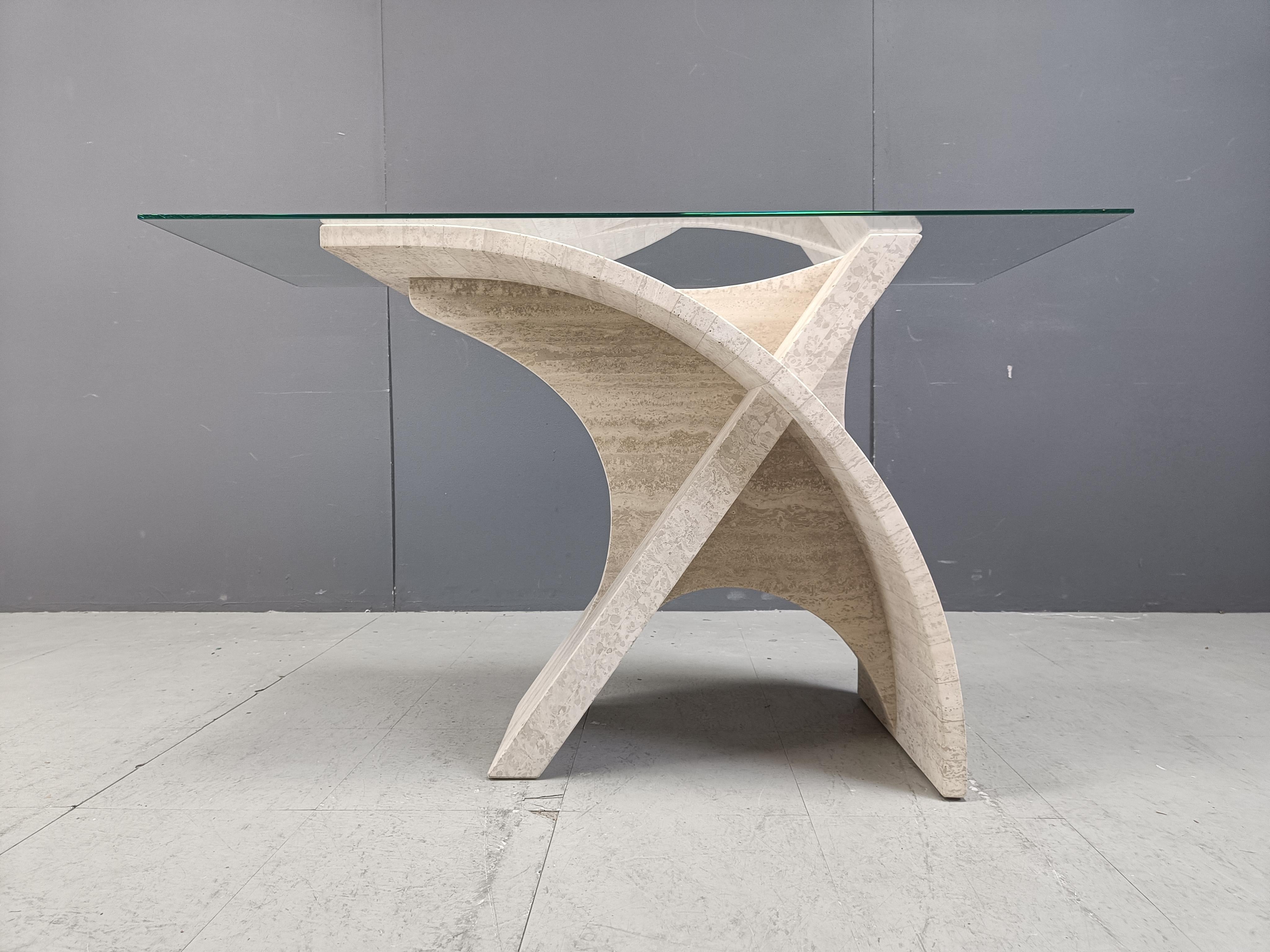 italien Table console sculpturale en travertin, 1970 en vente