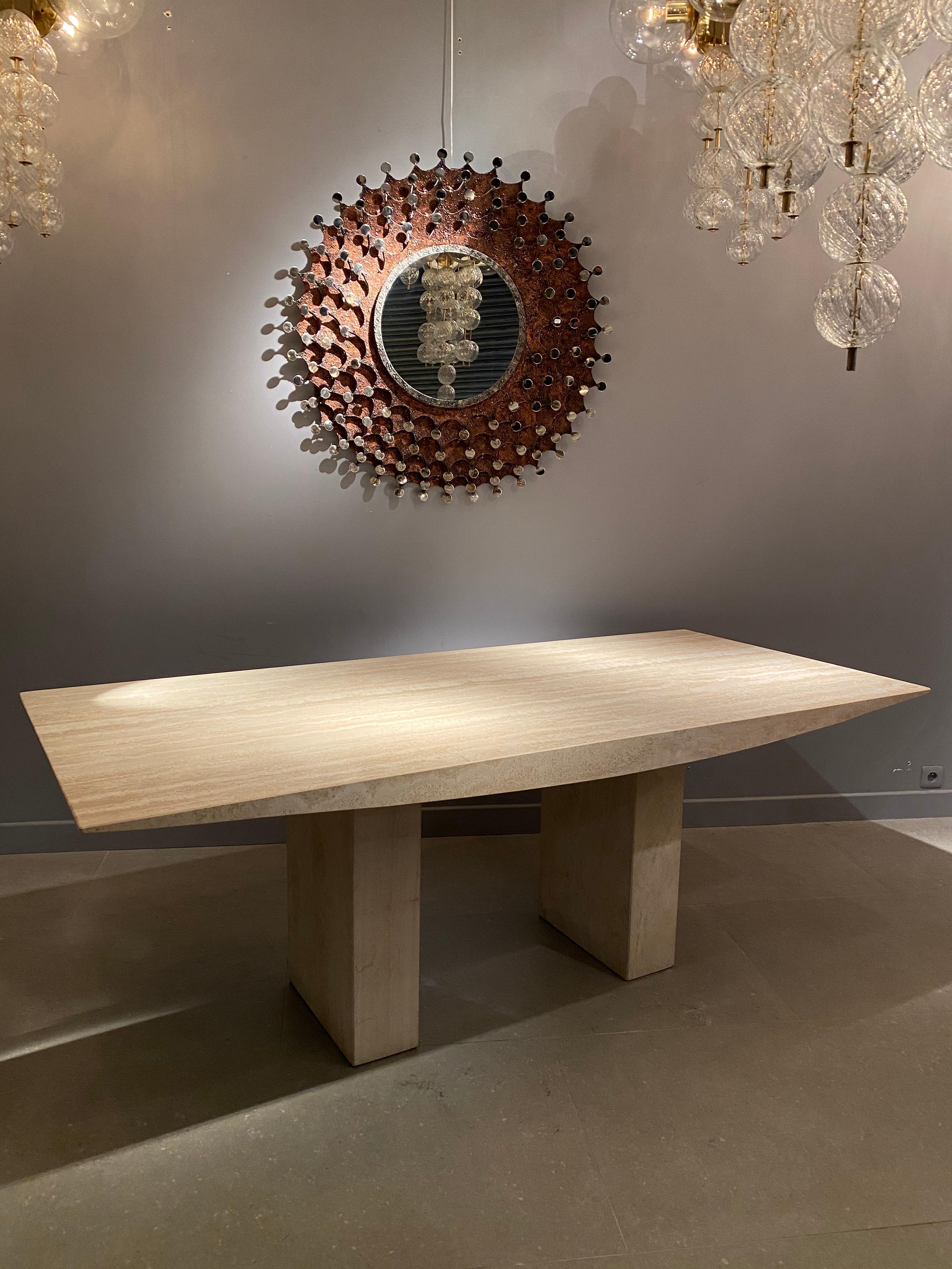 Sculptural and elegant travertine table in very good condition, France, circa 1970-1980. Measures: Long 200cm, large 90cm. Very good condition.