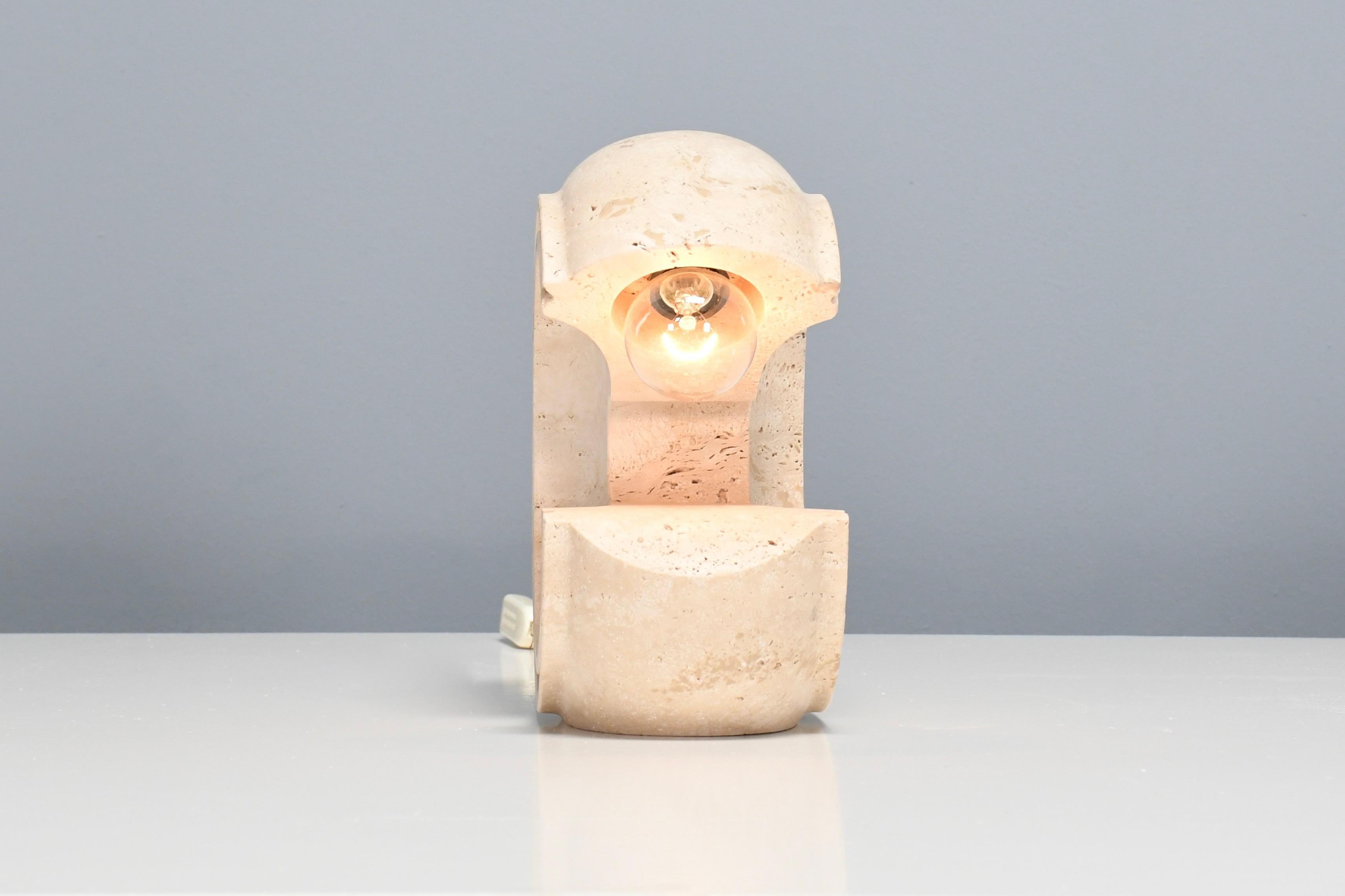 Sculptural Travertine Table Lamp by Giuliano Cesari for Nucleo Sormani, 1971 For Sale 2