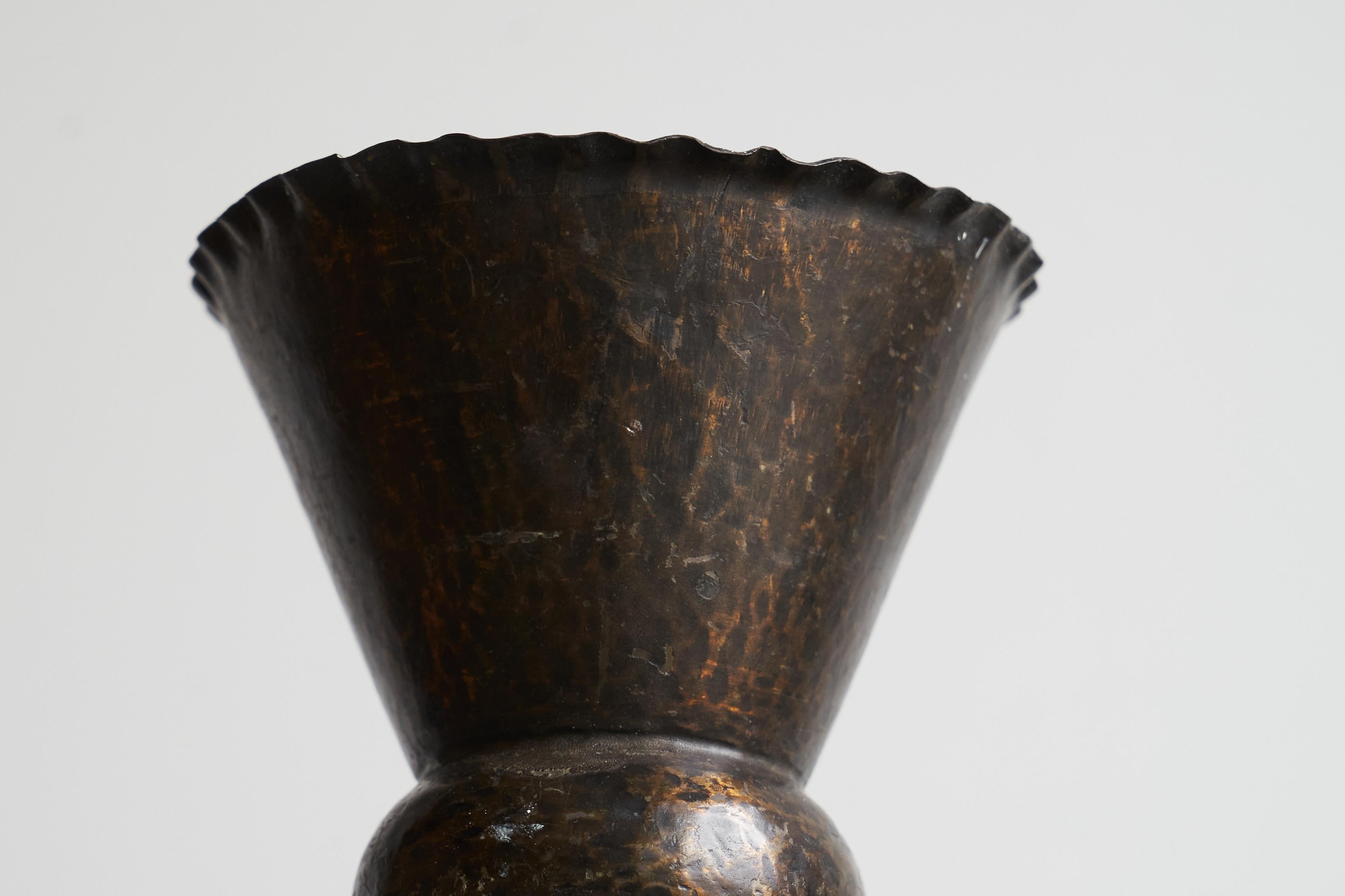 Fatto a mano Vaso scultoreo Trench Art anni '20 in vendita