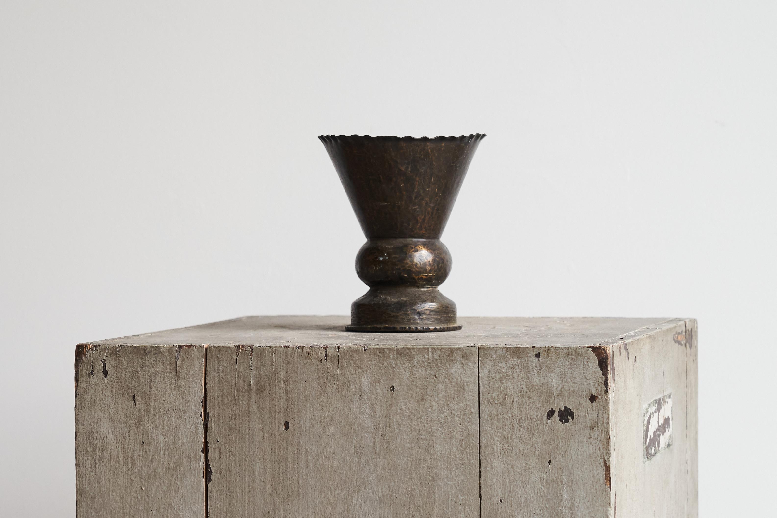 XX secolo Vaso scultoreo Trench Art anni '20 in vendita
