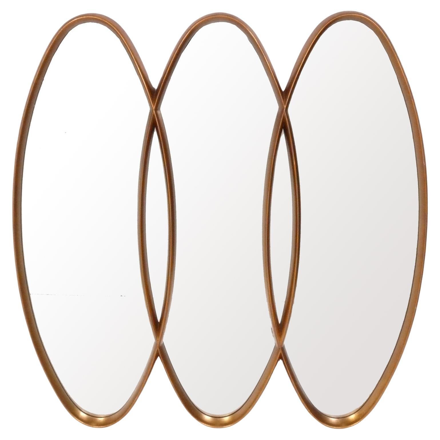 Espejo escultórico triple oval dorado 49 "H x 48 "W circa 1960s