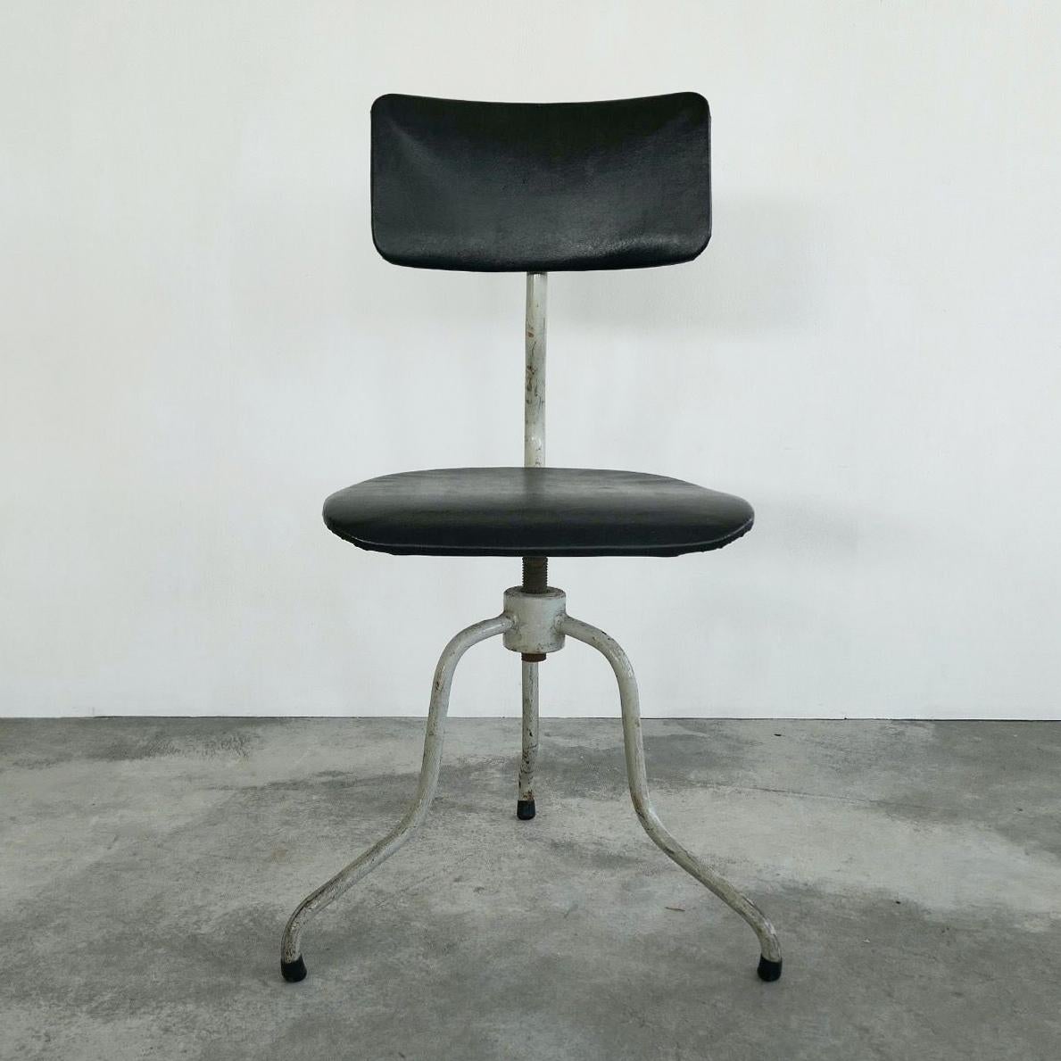 Sculptural Tripod Desk Chair 1930s.

Great industrial desk chair with a very distinct sculptural tripod base. It is kind of unusual to find a very modest and practical industrial chair with a very joyful base. The legs of this chair curl up in a