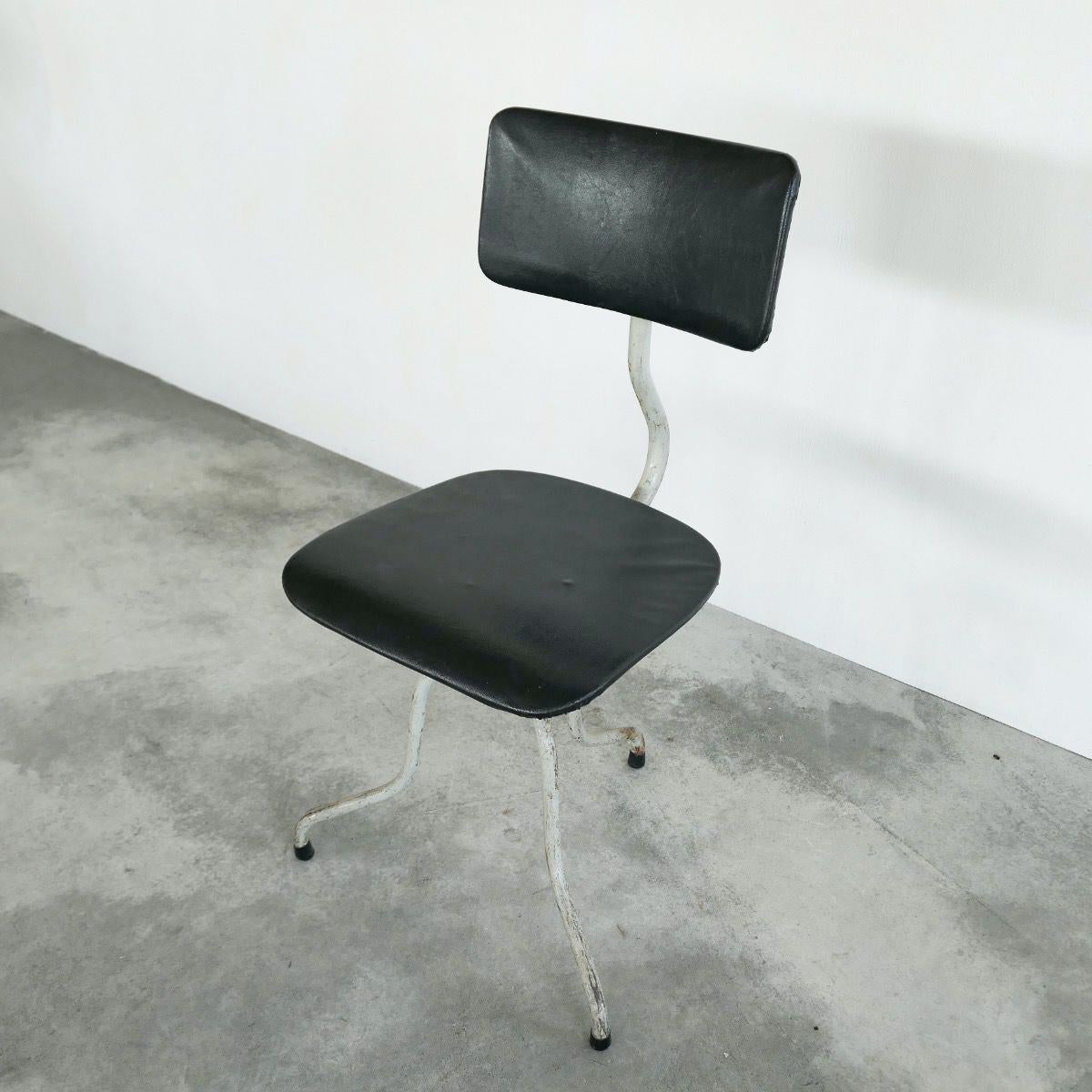 Sculptural Tripod Desk Chair 1930s In Good Condition For Sale In Tilburg, NL