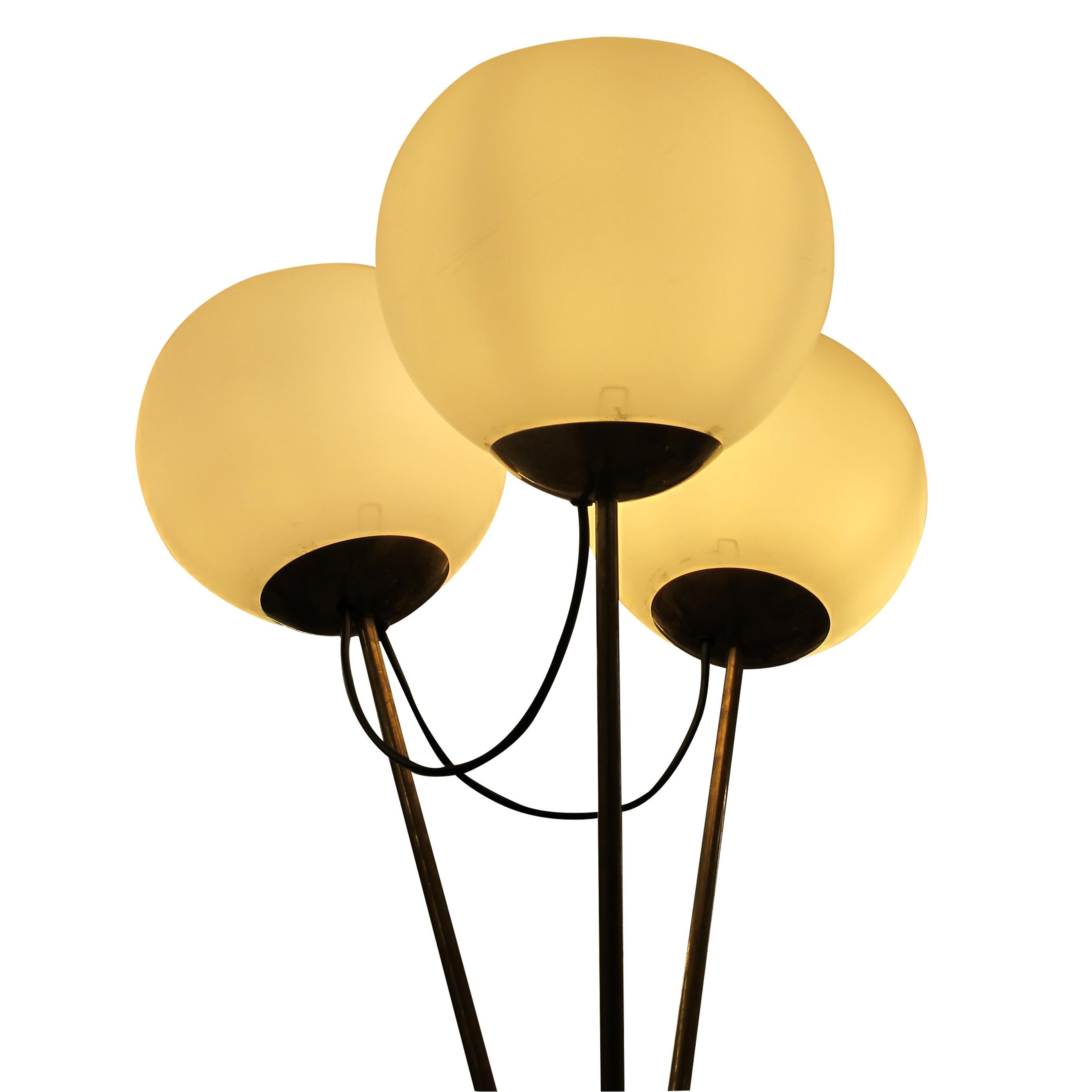 Tedesco Lampada da terra scultorea a treppiede con tre globi di vetro, Germania, anni '70 in vendita
