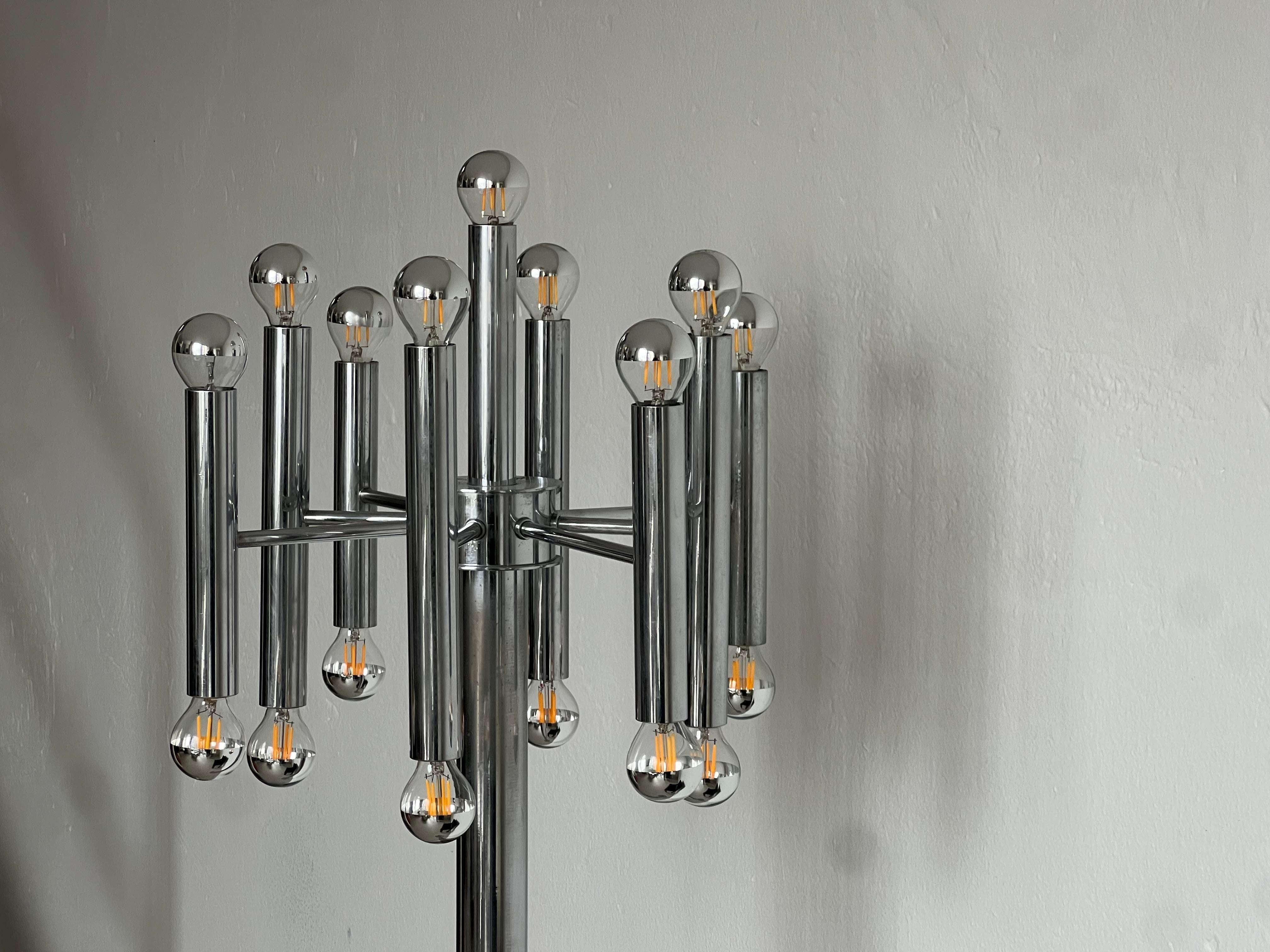 Sculptural tubular floor lamp in chrome metal, Space Age, Reggiani style For Sale 10
