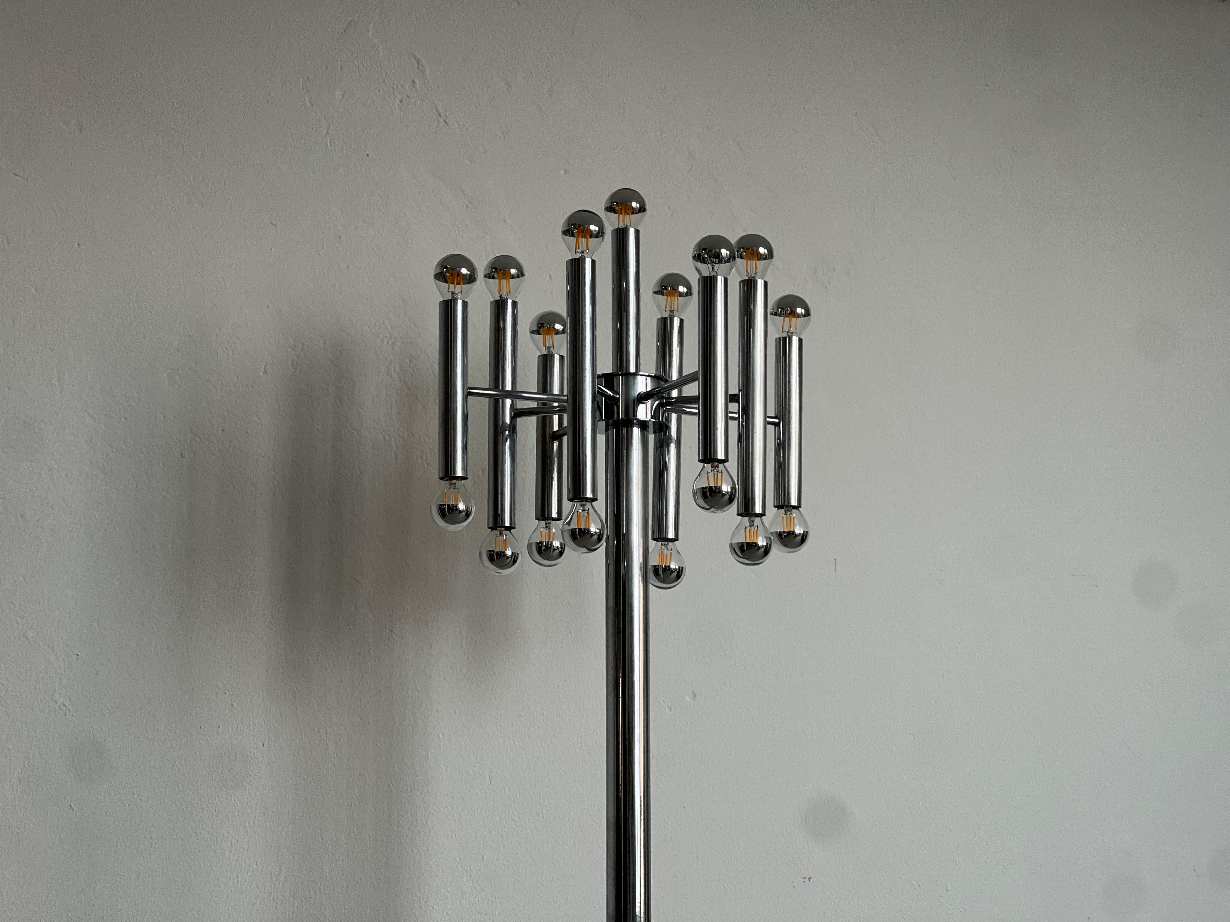 Late 20th Century Sculptural tubular floor lamp in chrome metal, Space Age, Reggiani style For Sale