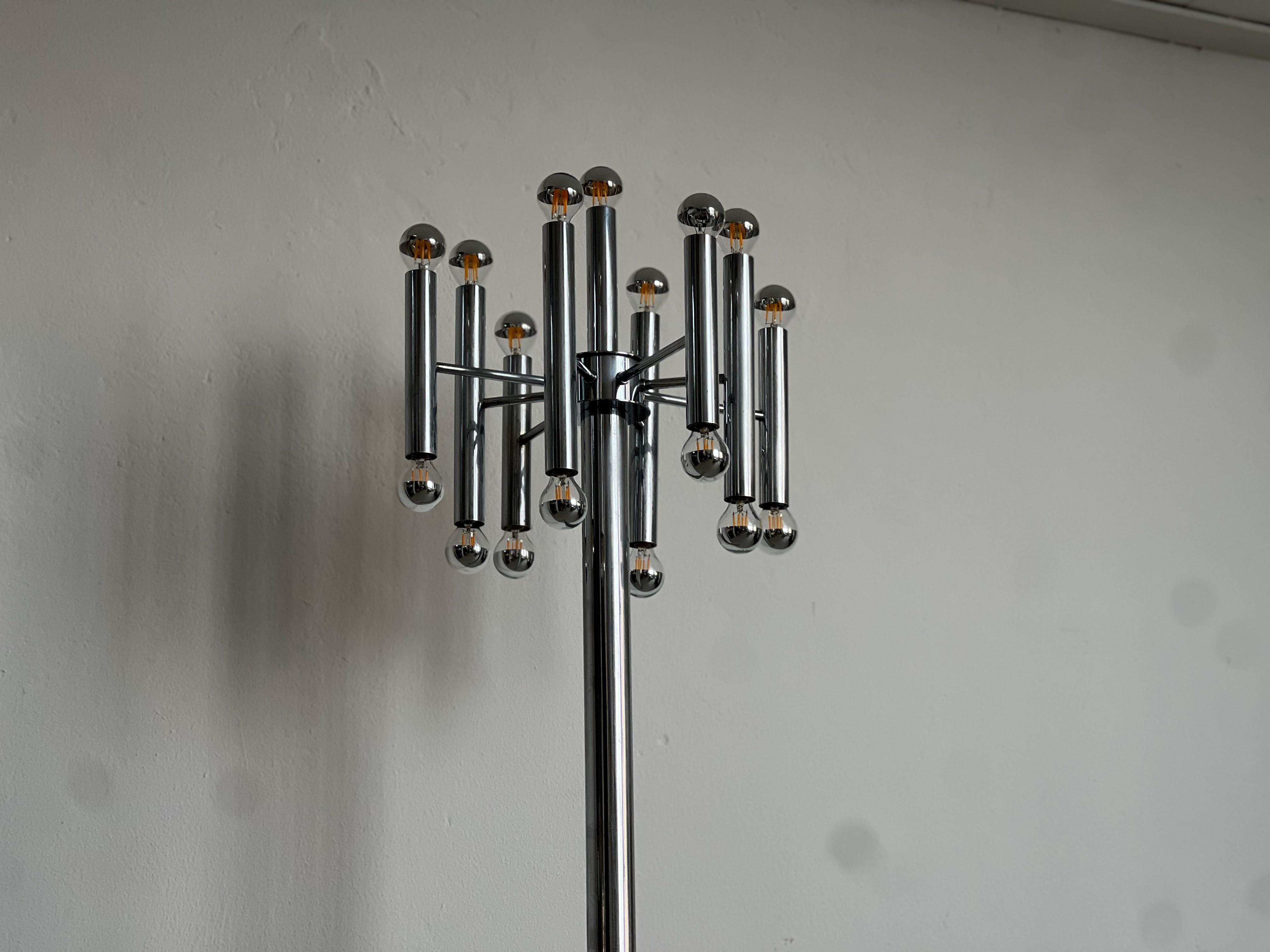 Metal Sculptural tubular floor lamp in chrome metal, Space Age, Reggiani style For Sale