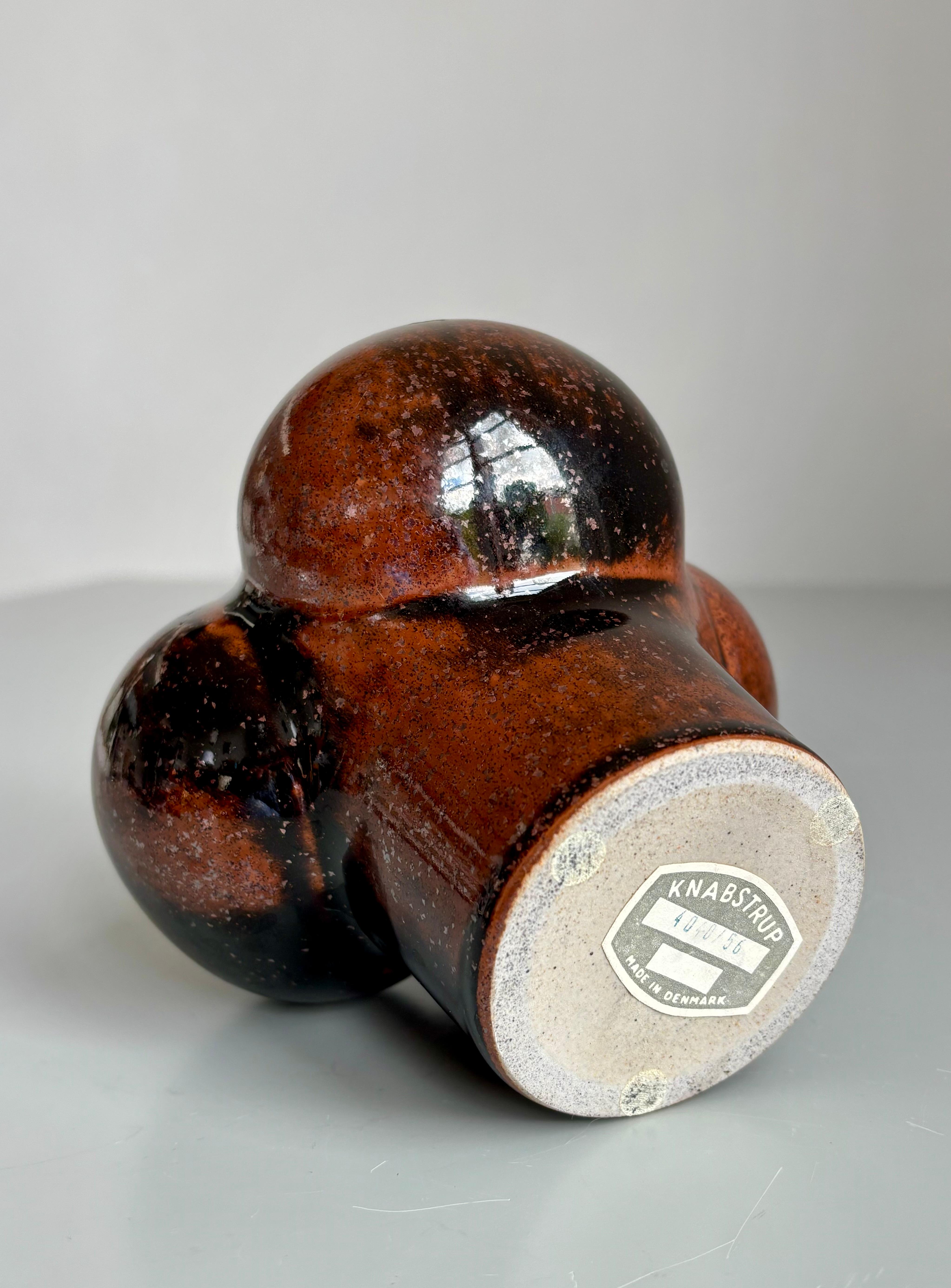 Smaltato Vaso scultoreo in ceramica di Tue Poulsen, Danimarca, anni '60 in vendita