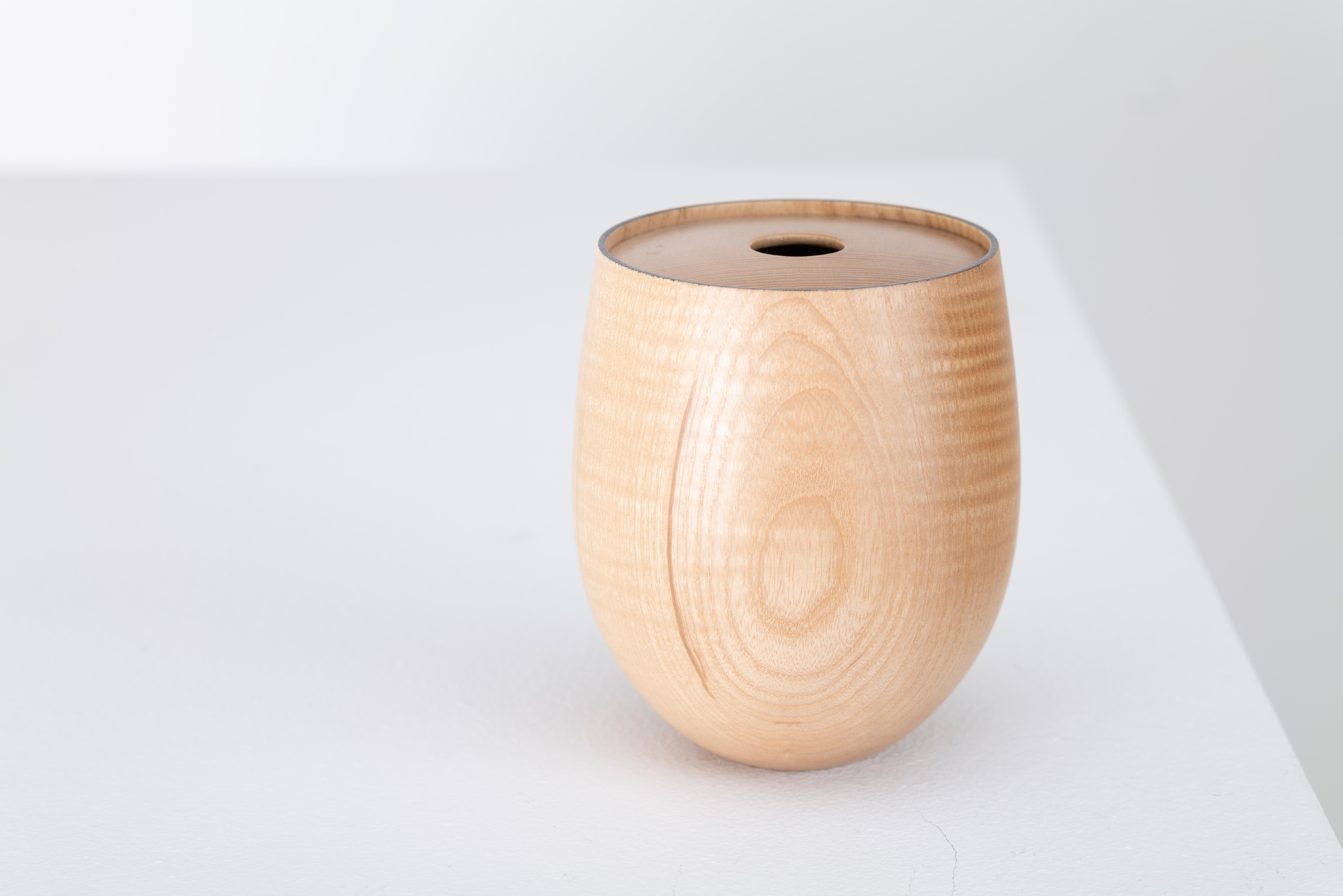 Britannico Vaso scultoreo a corda tornita del maestro artigiano Ray Key in frassino increspato anni '90 in vendita