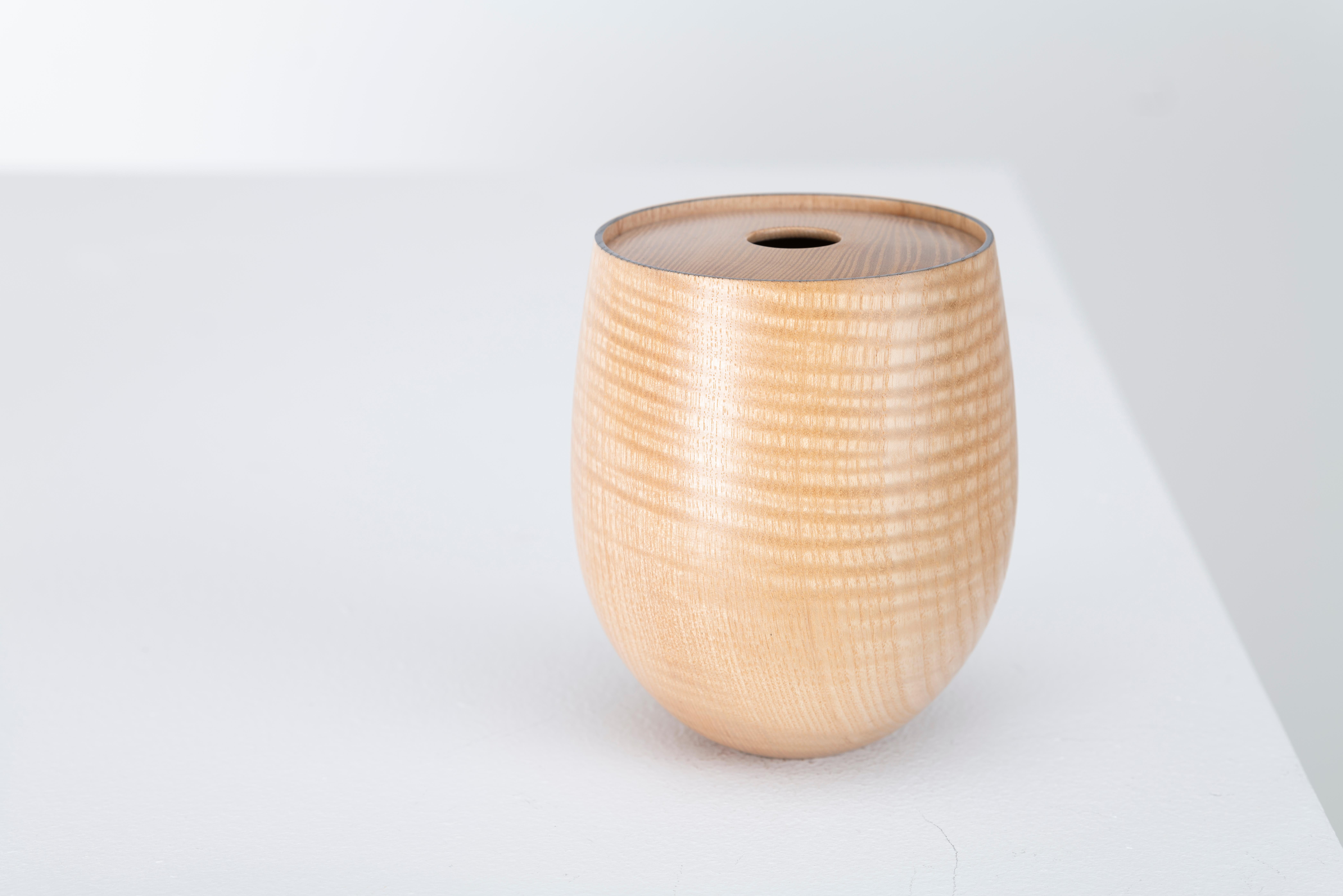 Tornito Vaso scultoreo a corda tornita del maestro artigiano Ray Key in frassino increspato anni '90 in vendita