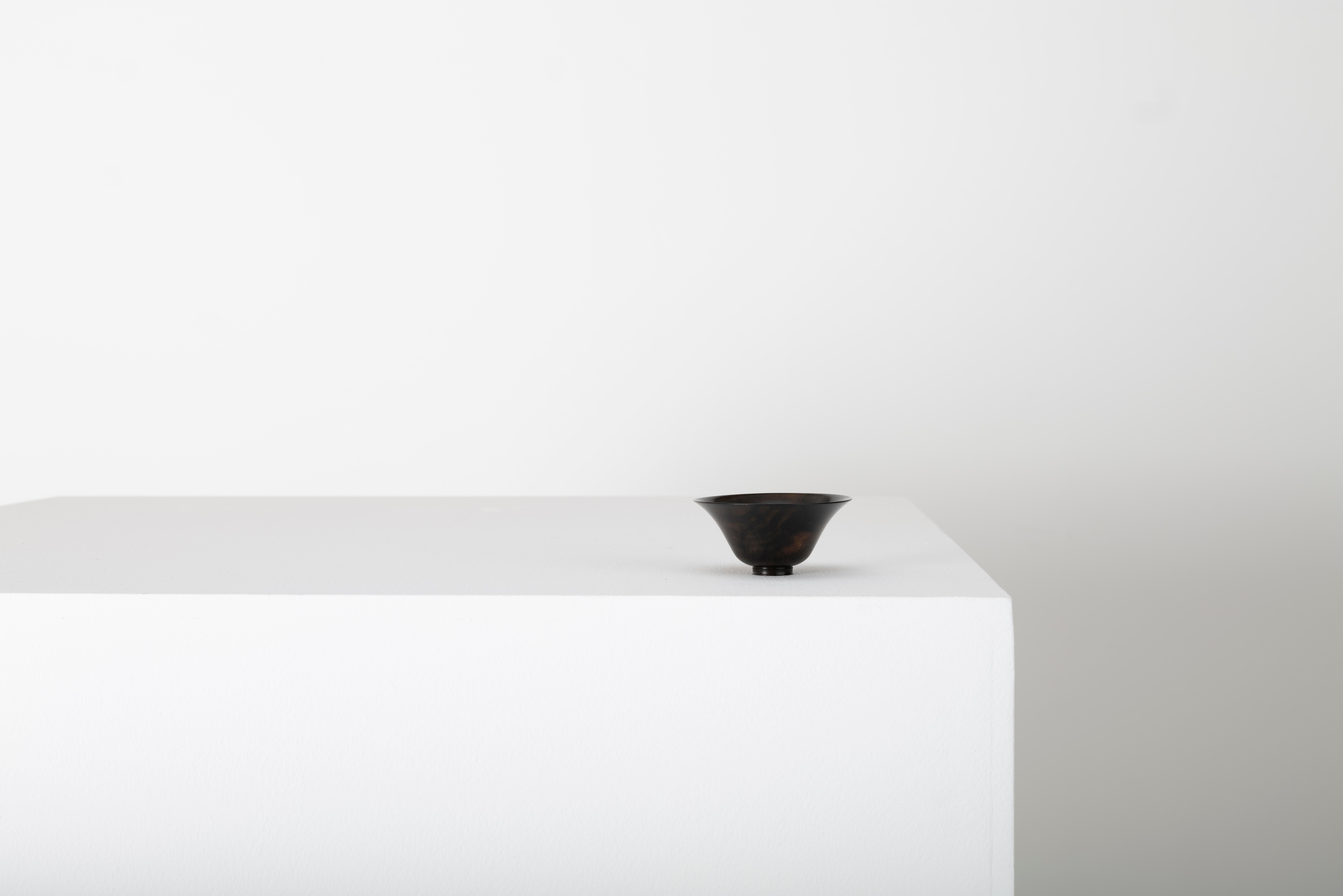 Minimaliste Bol sculptural en bois tourné du maître artisan Bert Marsh, années 1990