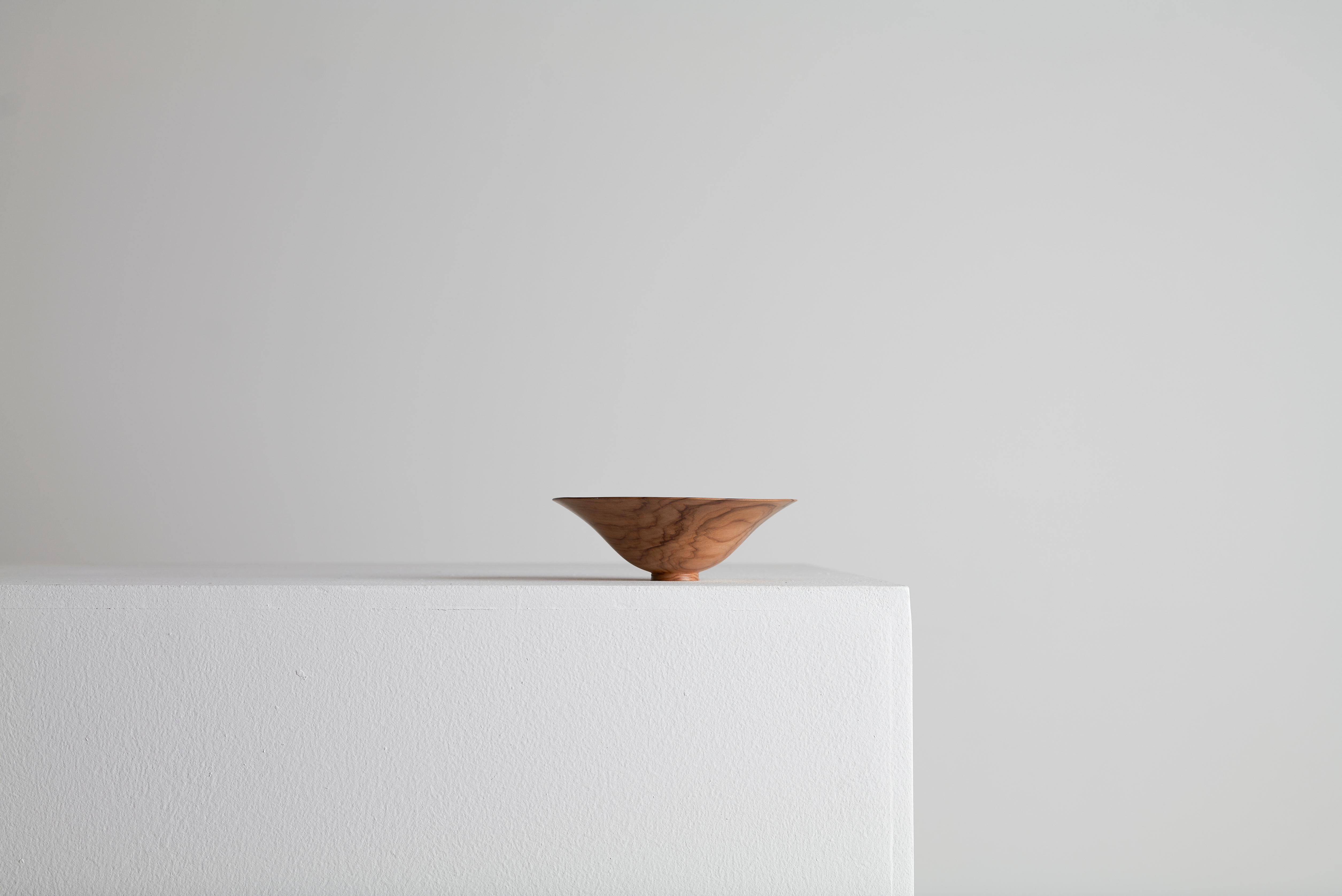 Sculptural Turned Wooden Bowl by Master Craftsman Bert Marsh 1990s In Good Condition In Uxbridge, GB