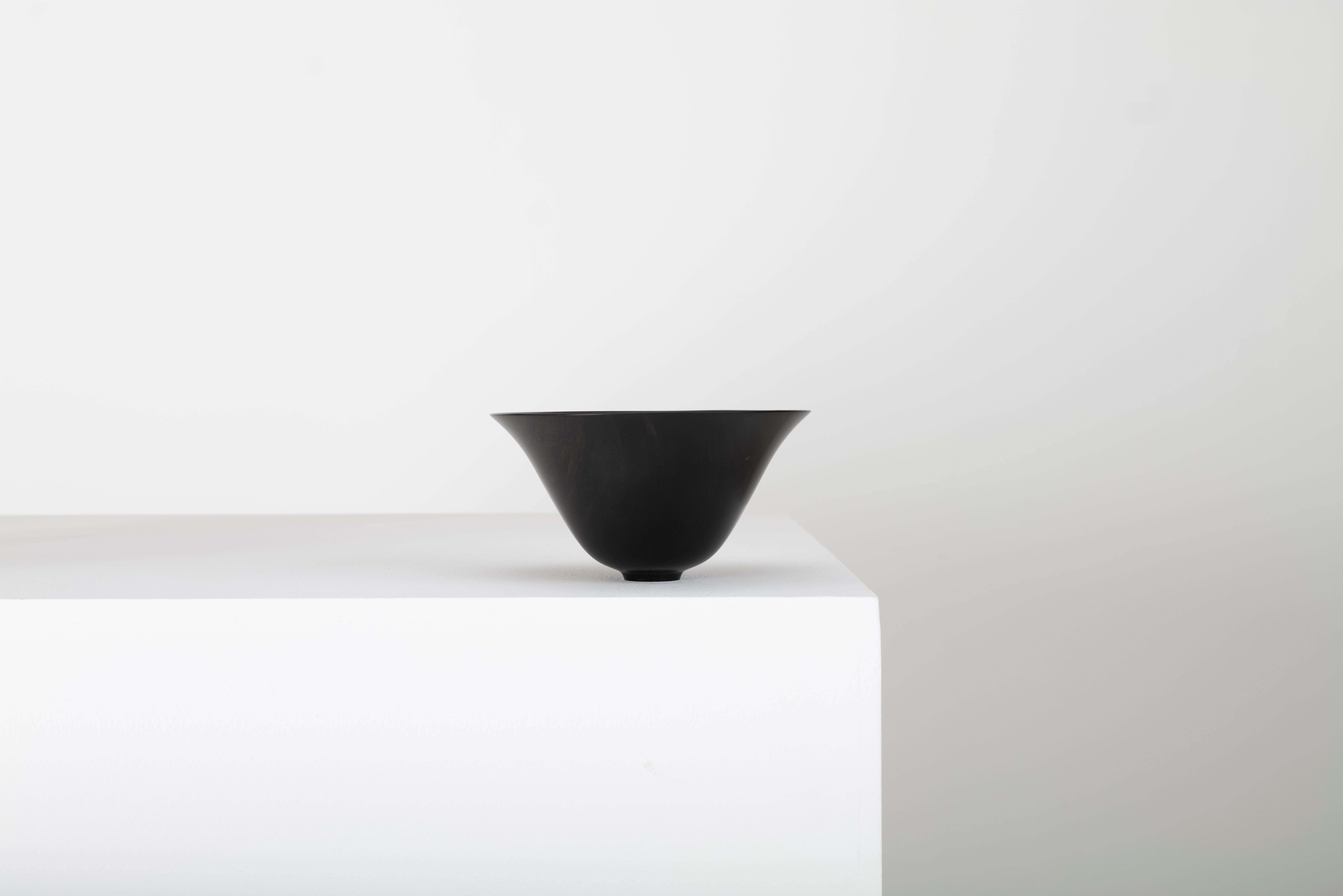 Moderne Bol/vase sculptural en bois tourné du maître artisan Bert Marsh, années 1990