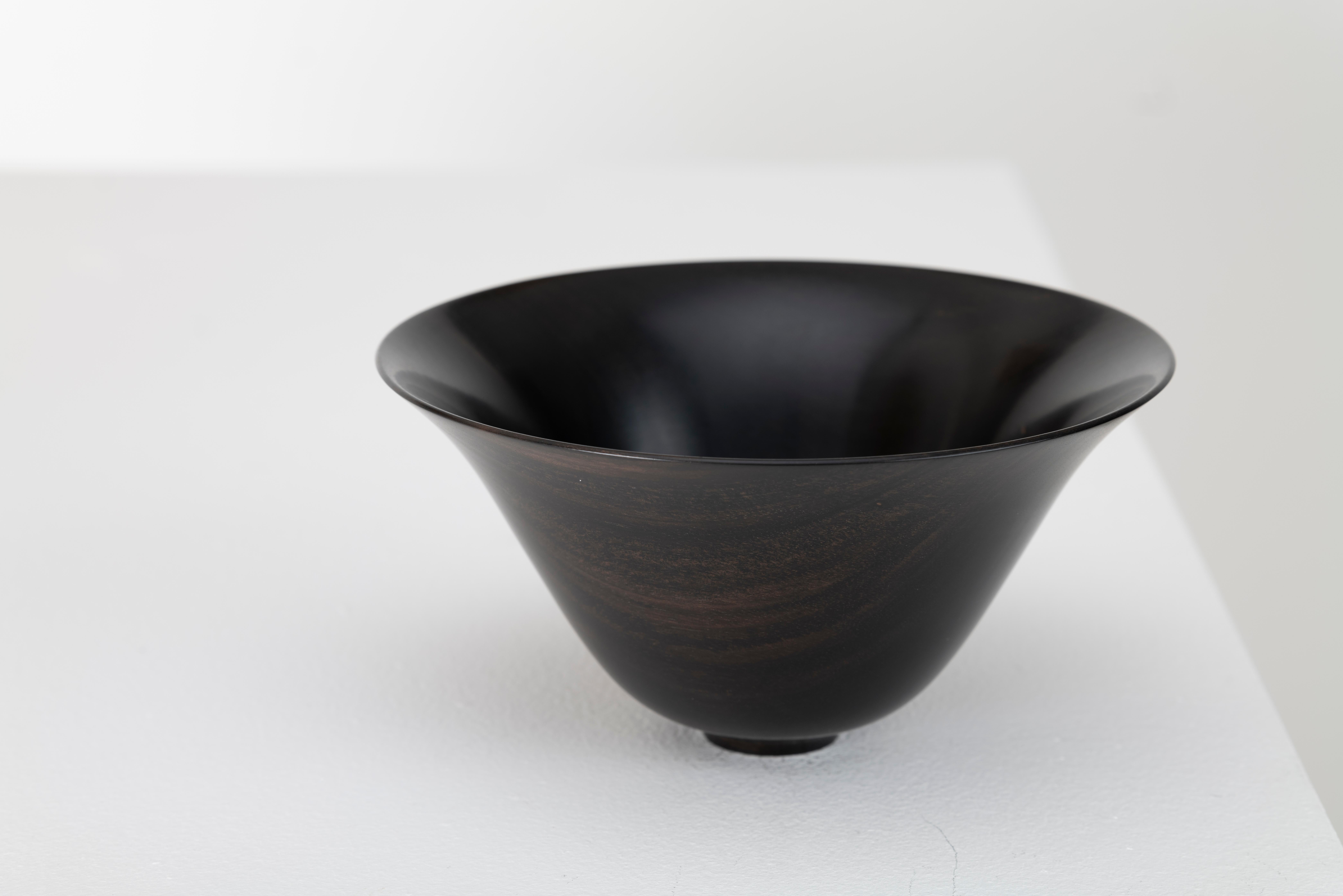 Britannique Bol/vase sculptural en bois tourné du maître artisan Bert Marsh, années 1990