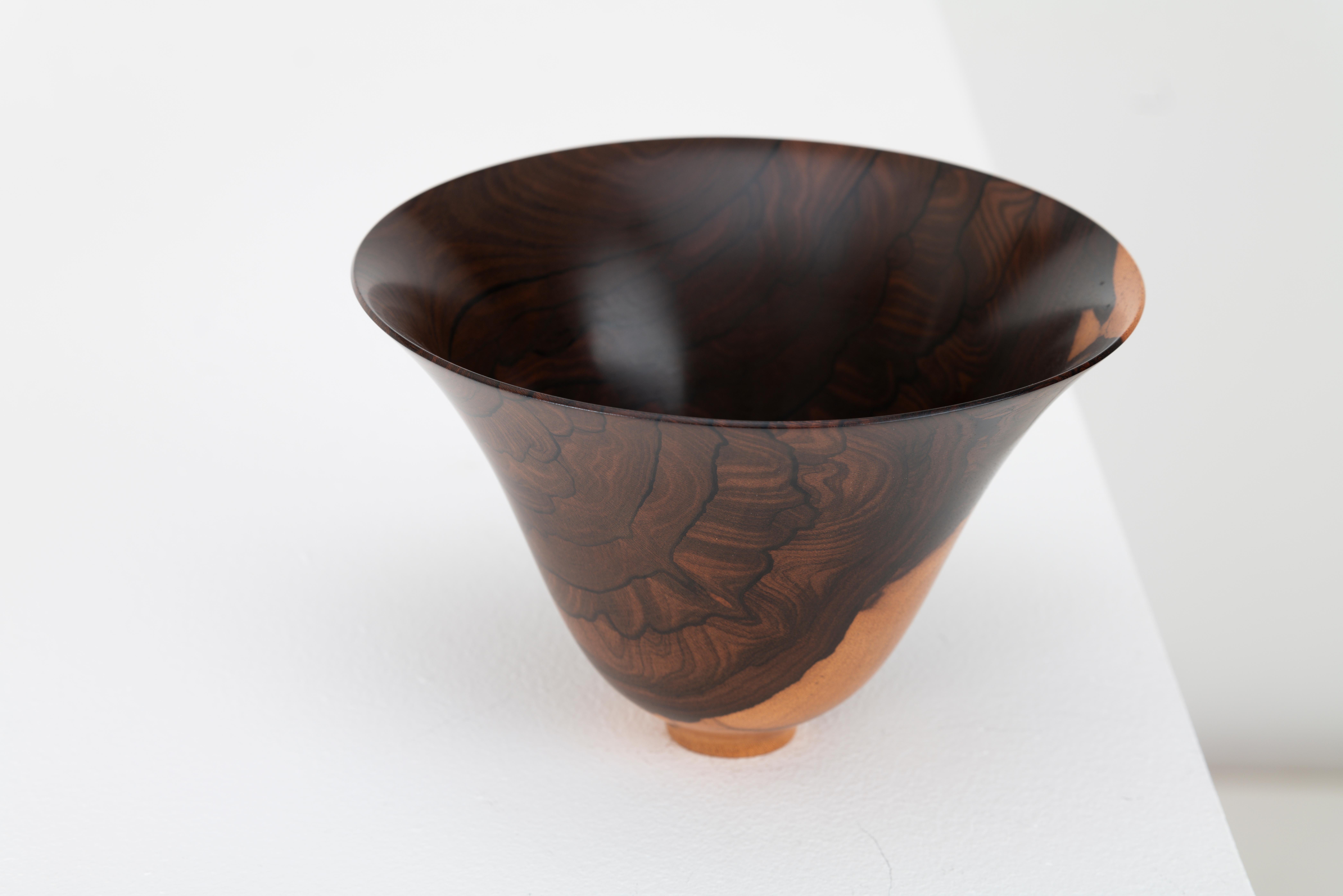 Tourné Bol/vase sculptural en bois tourné du maître artisan Bert Marsh, années 1990 en vente