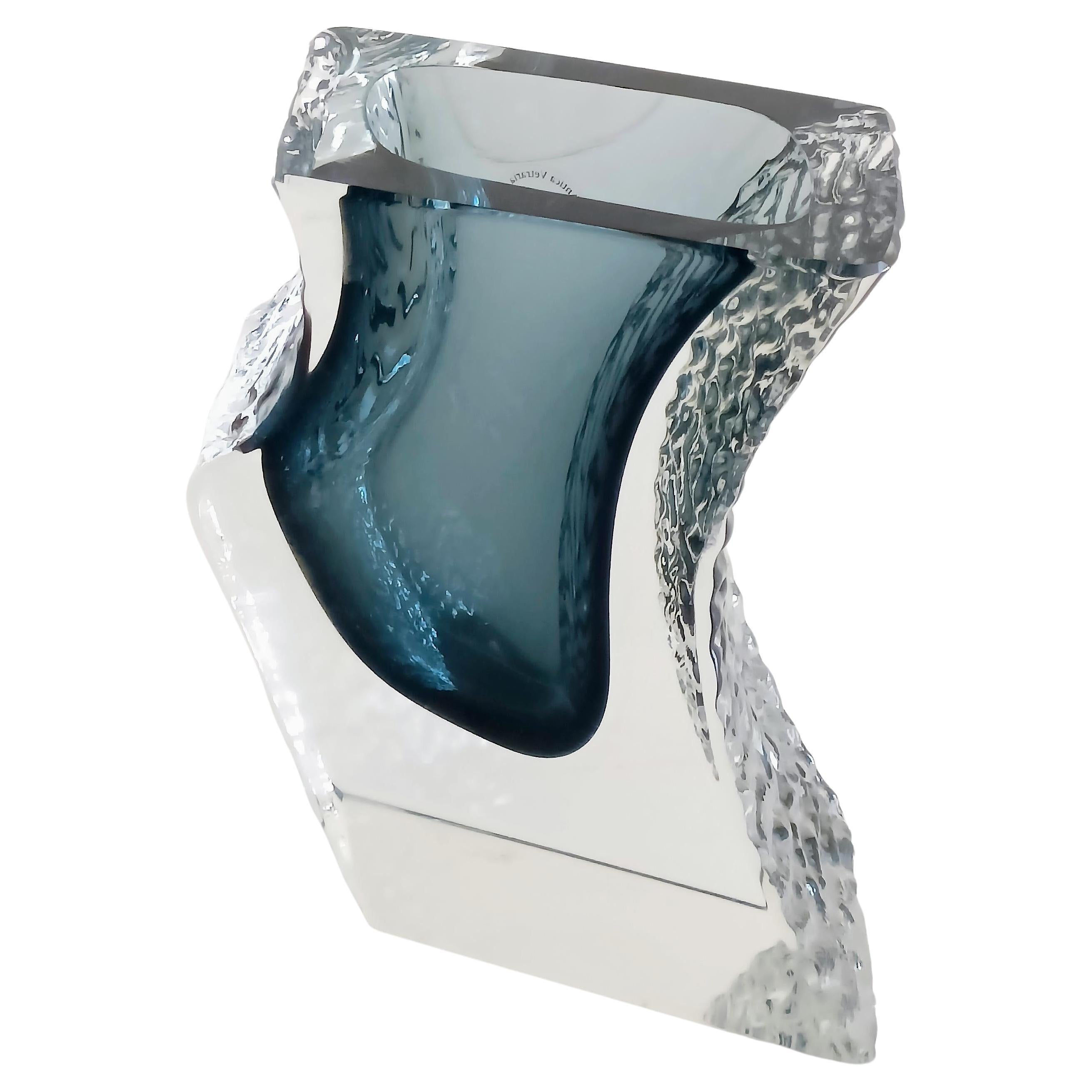 Vase aus Muranoglas mit gewellten, strukturierten Seiten von Mandruzzato, 1970er Jahre (Handgefertigt) im Angebot
