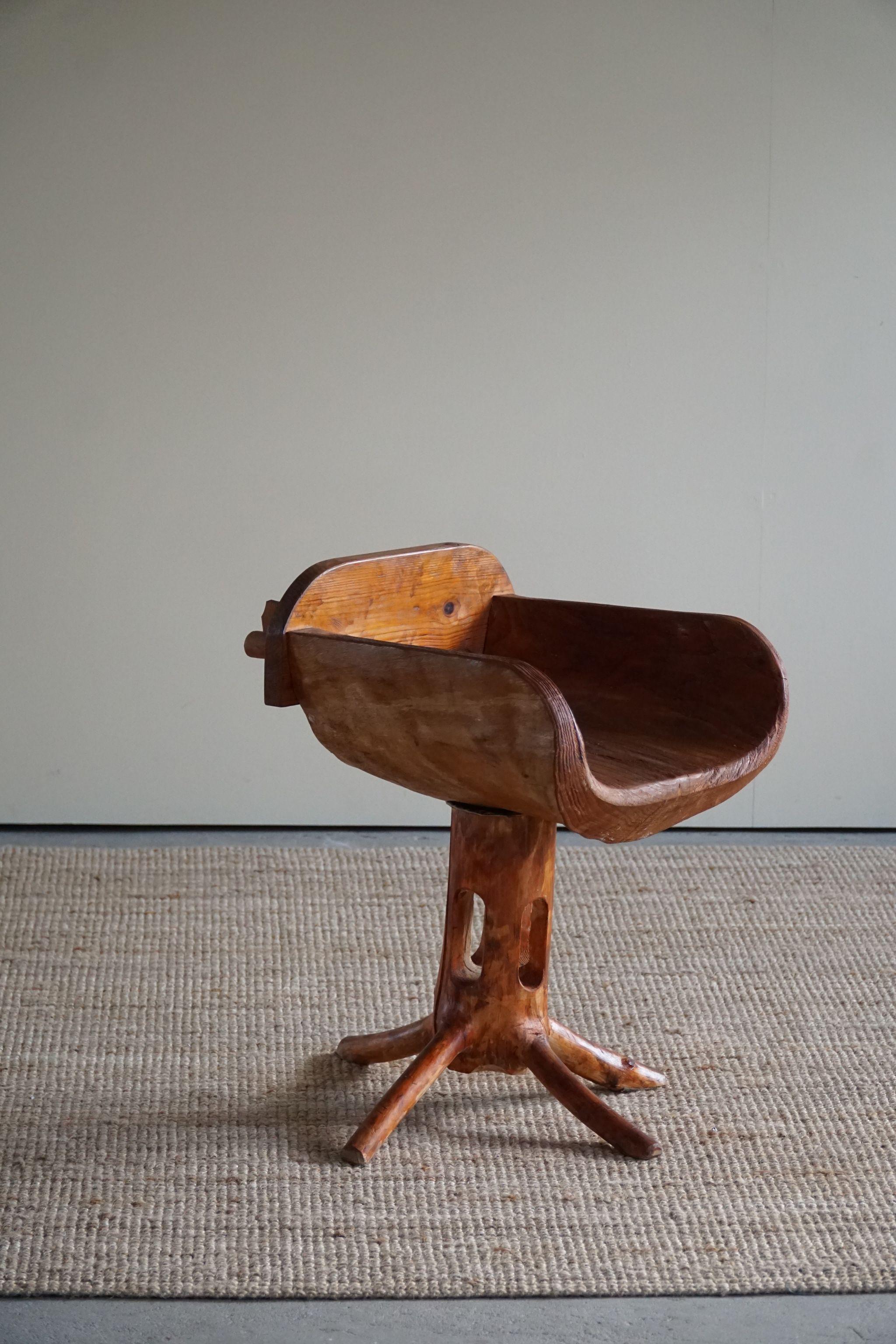 Skulpturaler einzigartiger Stuhl mitmp Chair aus massivem Kiefernholz von finnischem Matti Martikka, 1960er Jahre (Handgeschnitzt) im Angebot