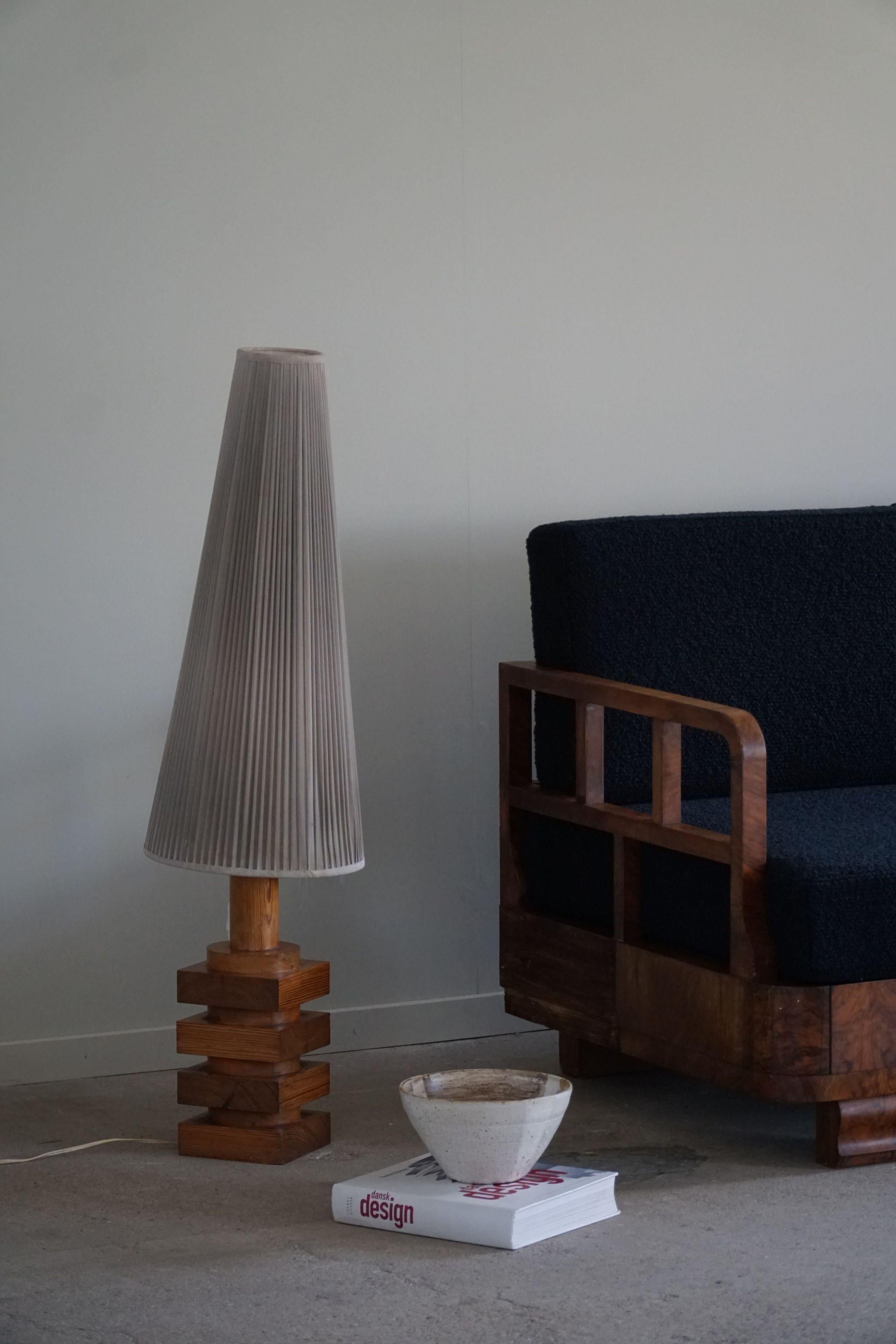 Sculptural Unique Swedish Modern Table Lamp in Solid Pine, Made in 1960s For Sale 1