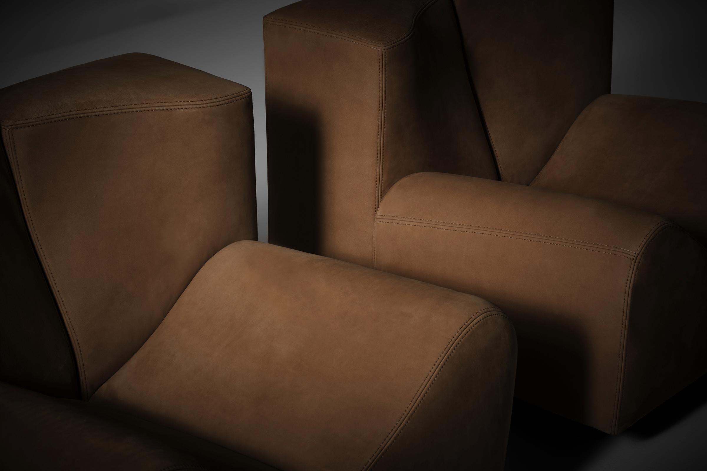 Mid-Century Modern Fauteuils de salon sculpturaux en forme de V de Saporiti, Italie, années 1960
