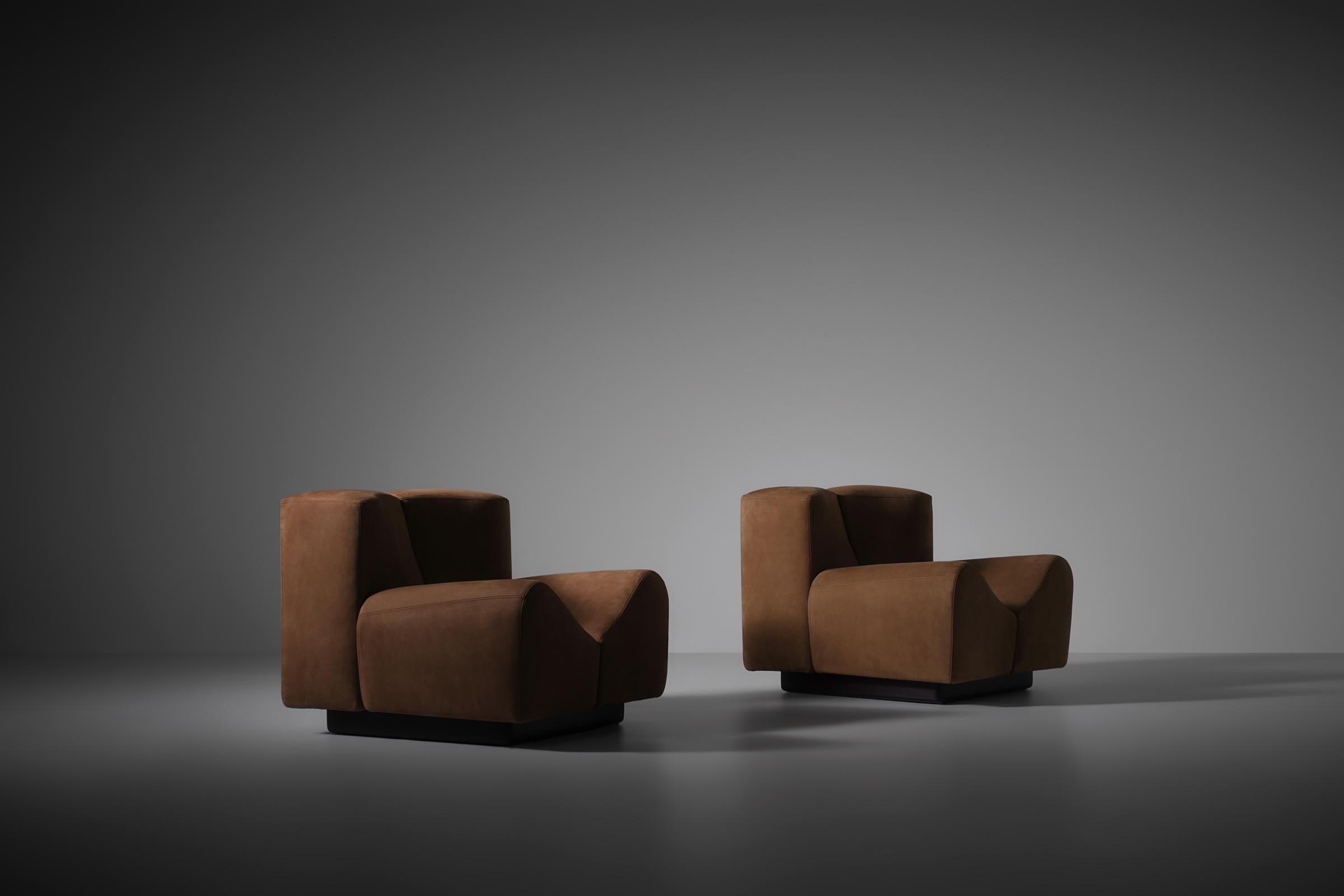Fauteuils de salon sculpturaux en forme de V de Saporiti, Italie, années 1960 1