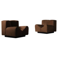 Sculptural V-shaped lounge chairs by Saporiti, Italy 1960s