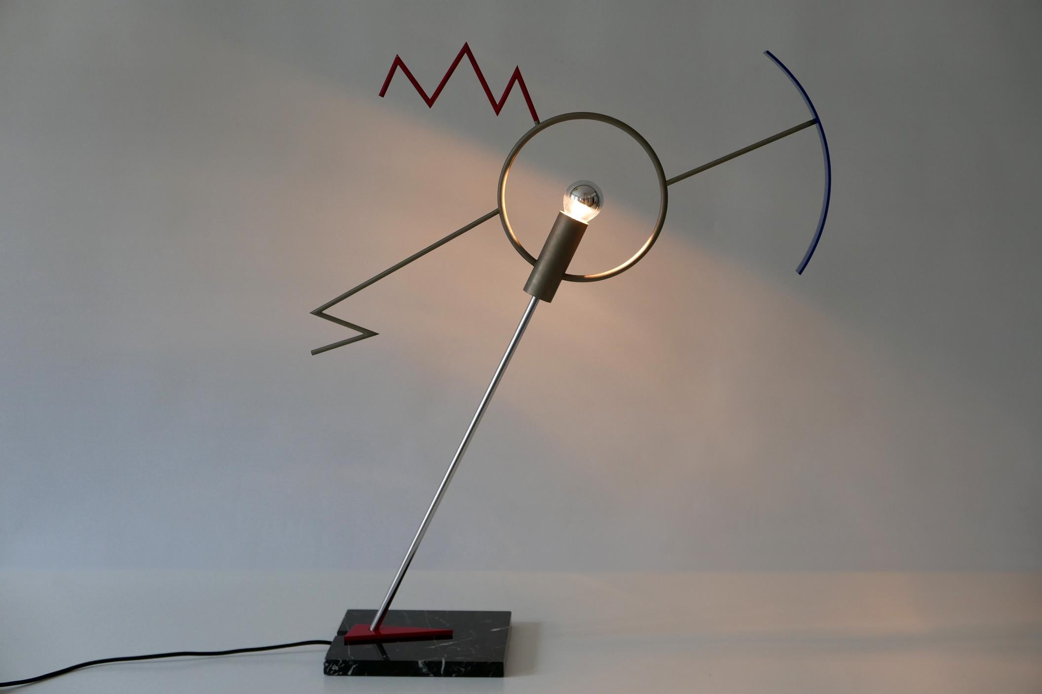 Extremely rare, sculptural table lamp or light object in Memphis Design. Model Valencia. Designed by Javier Mariscal for BD Ediciones De Diseño Editions, 1980s, Spain.

Executed in black marble, sheet metal; red and black enameled, tubular steel;