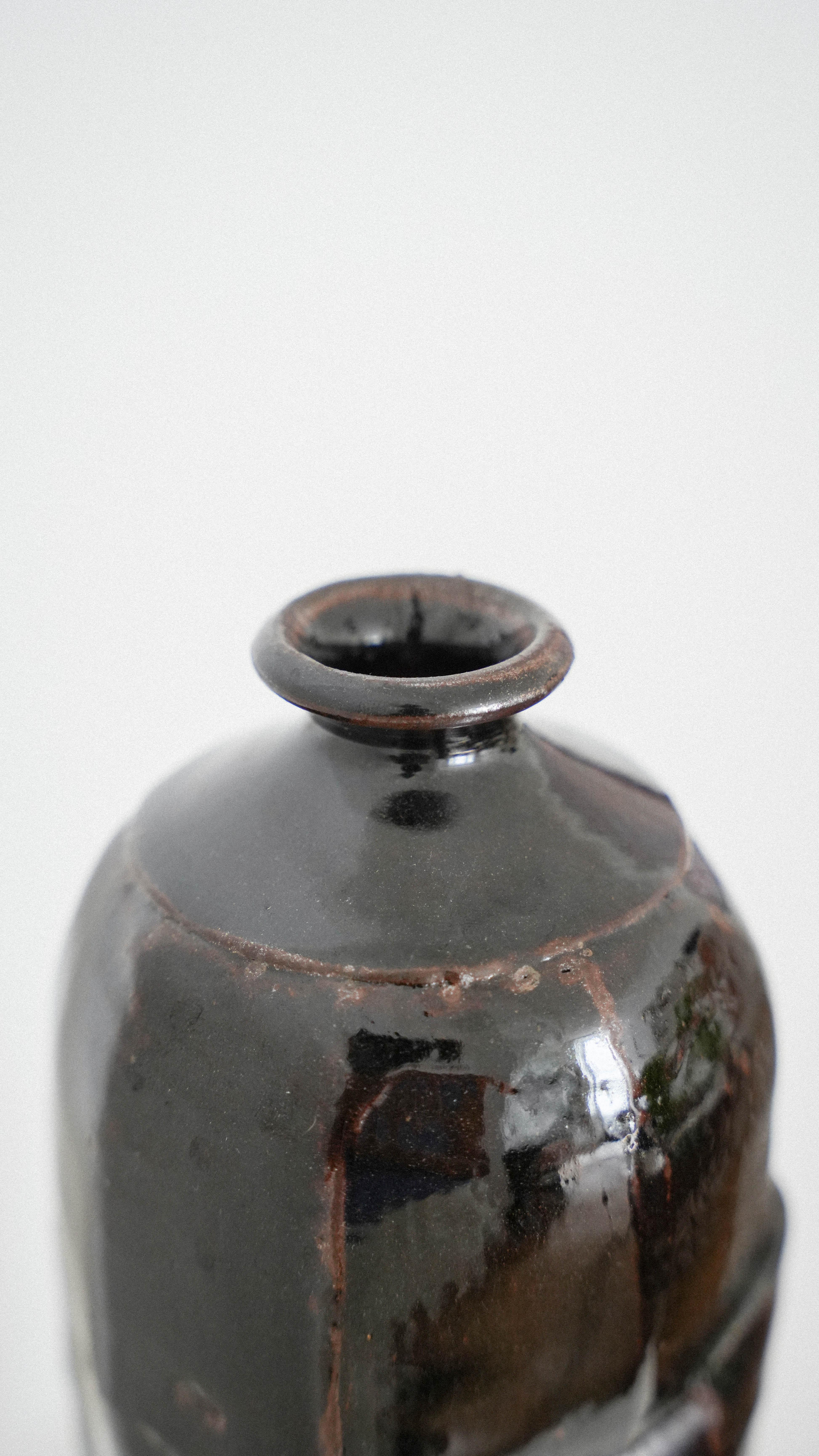 Anglo-japonais Vase sculptural à glaçure Tenmoku en vente