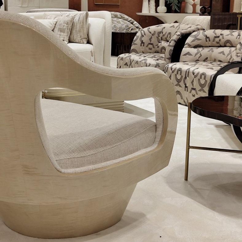 Skulpturaler Samt-Sessel In Glänzend Natürlich Ebenholz Struktur-Jose De Castro im Angebot 3