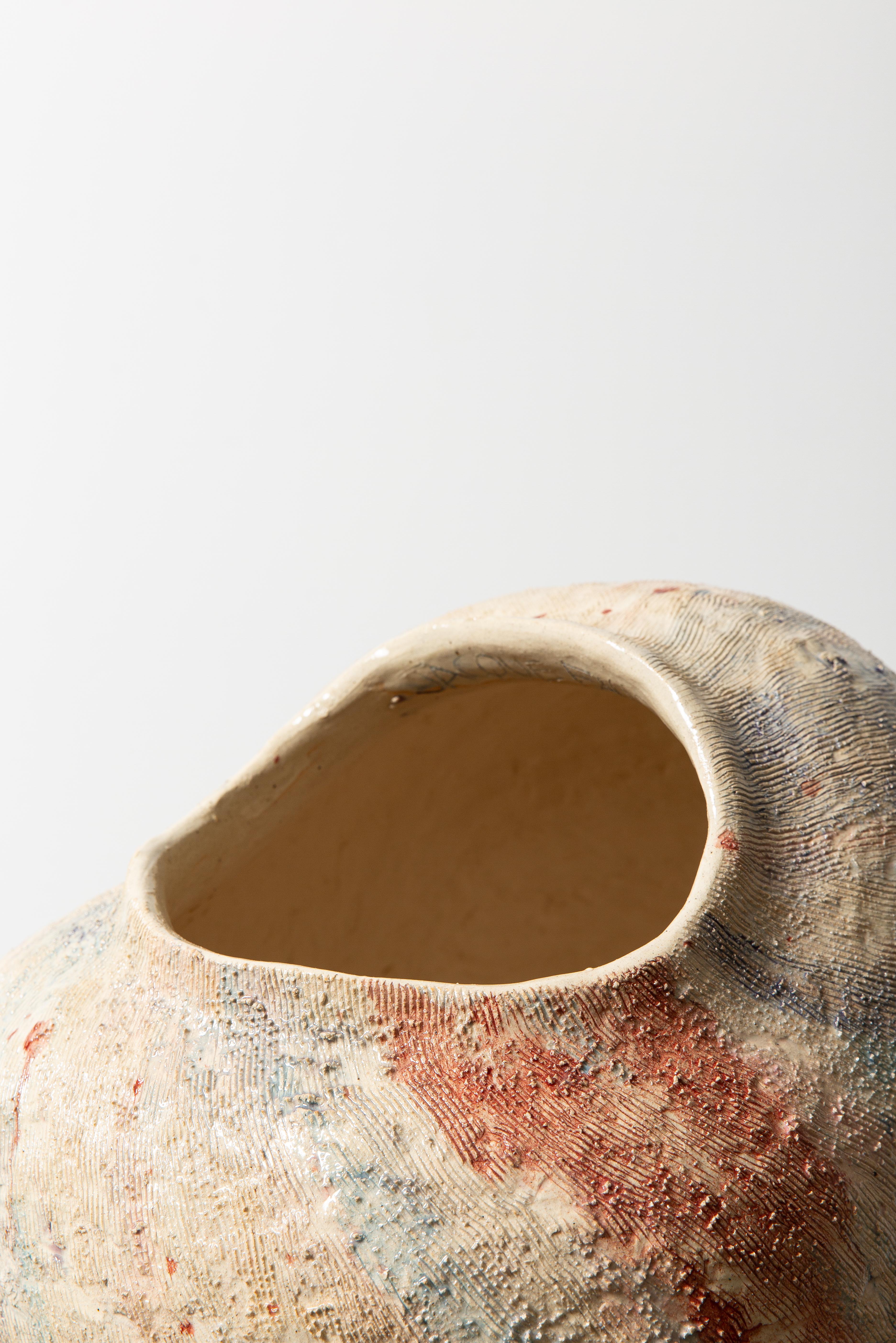 Smaltato Vaso scultoreo di Jacque Faus in vendita