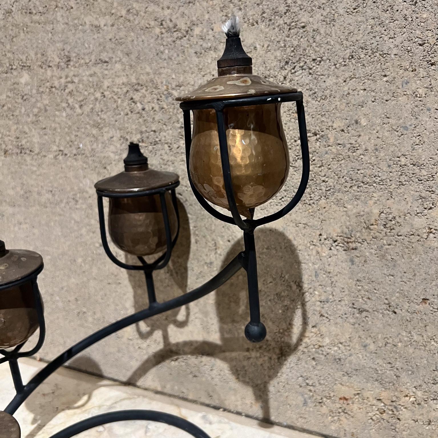 20ième siècle Sculptural Candélabre espagnol vintage à quatre bras de lumière en fonte et laiton en vente