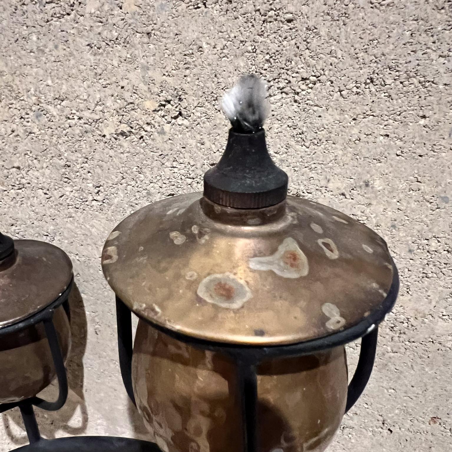 Fer Sculptural Candélabre espagnol vintage à quatre bras de lumière en fonte et laiton en vente
