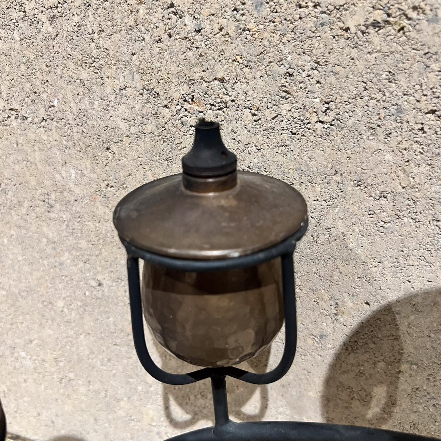 Sculptural Candélabre espagnol vintage à quatre bras de lumière en fonte et laiton en vente 1
