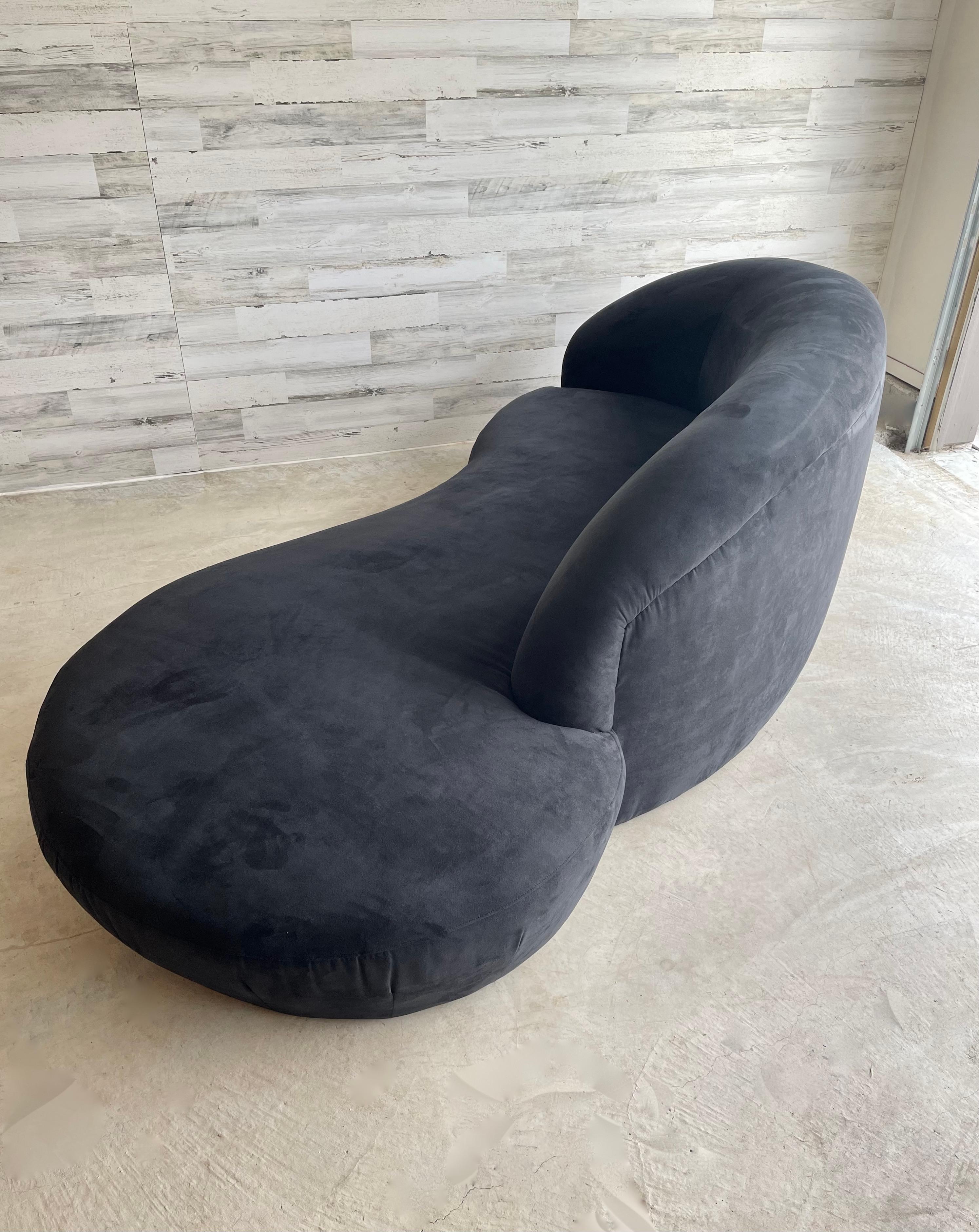 Sculptural Vintage Cloud Sofa In Good Condition For Sale In Denton, TX