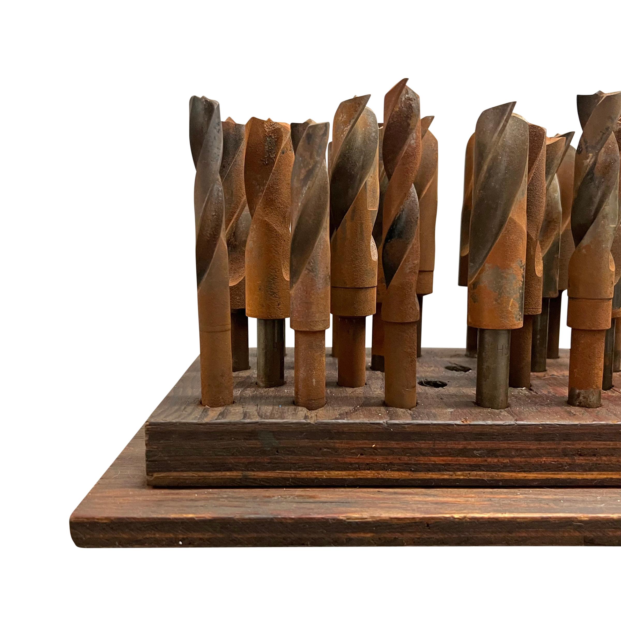 Américain Vitrine d'outils sculpturale vintage à mors d'outil en vente