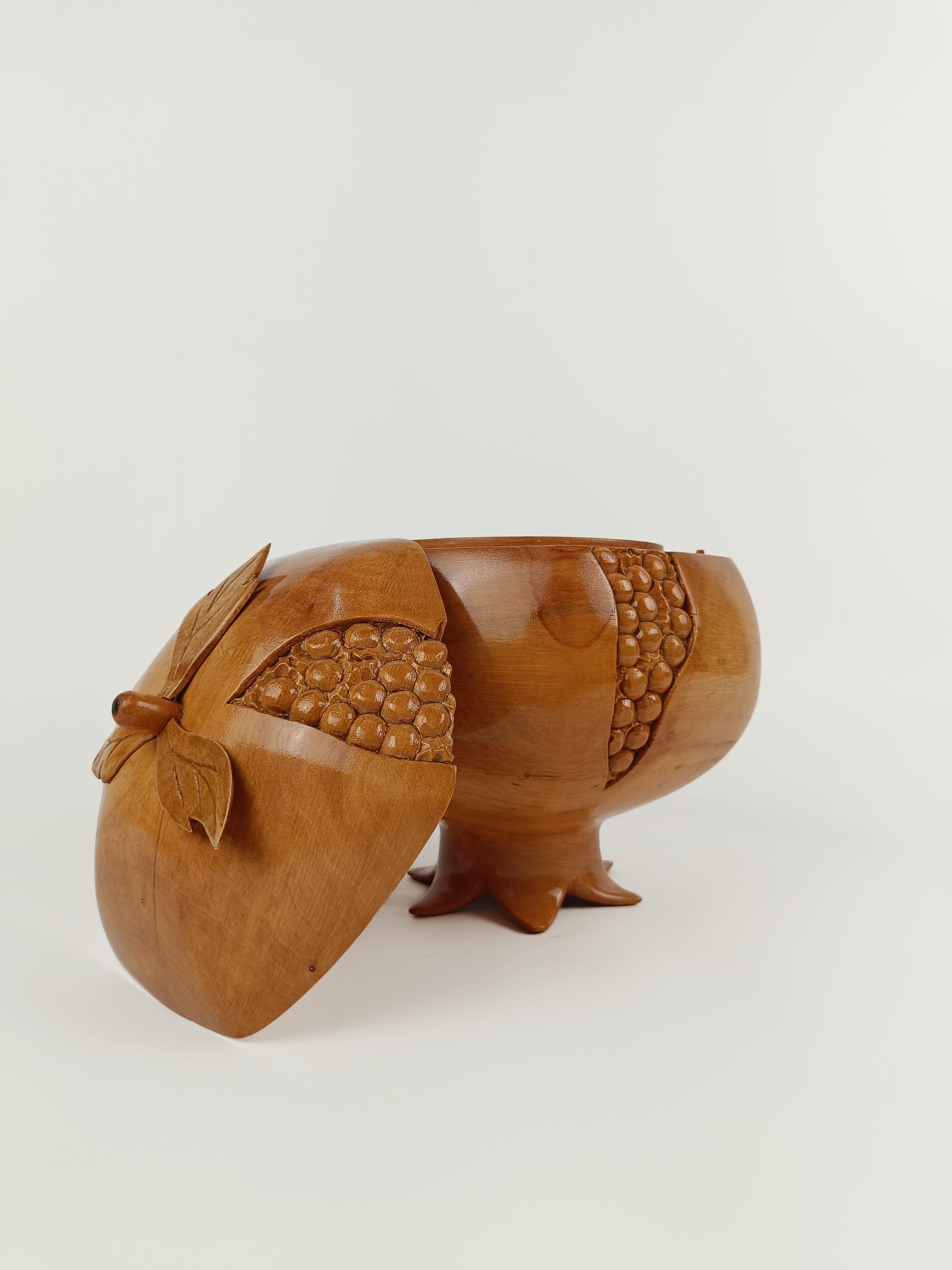 Sculptural Vintage Ice Bucket in maple wood carved in the shape of a pomegranate For Sale 1
