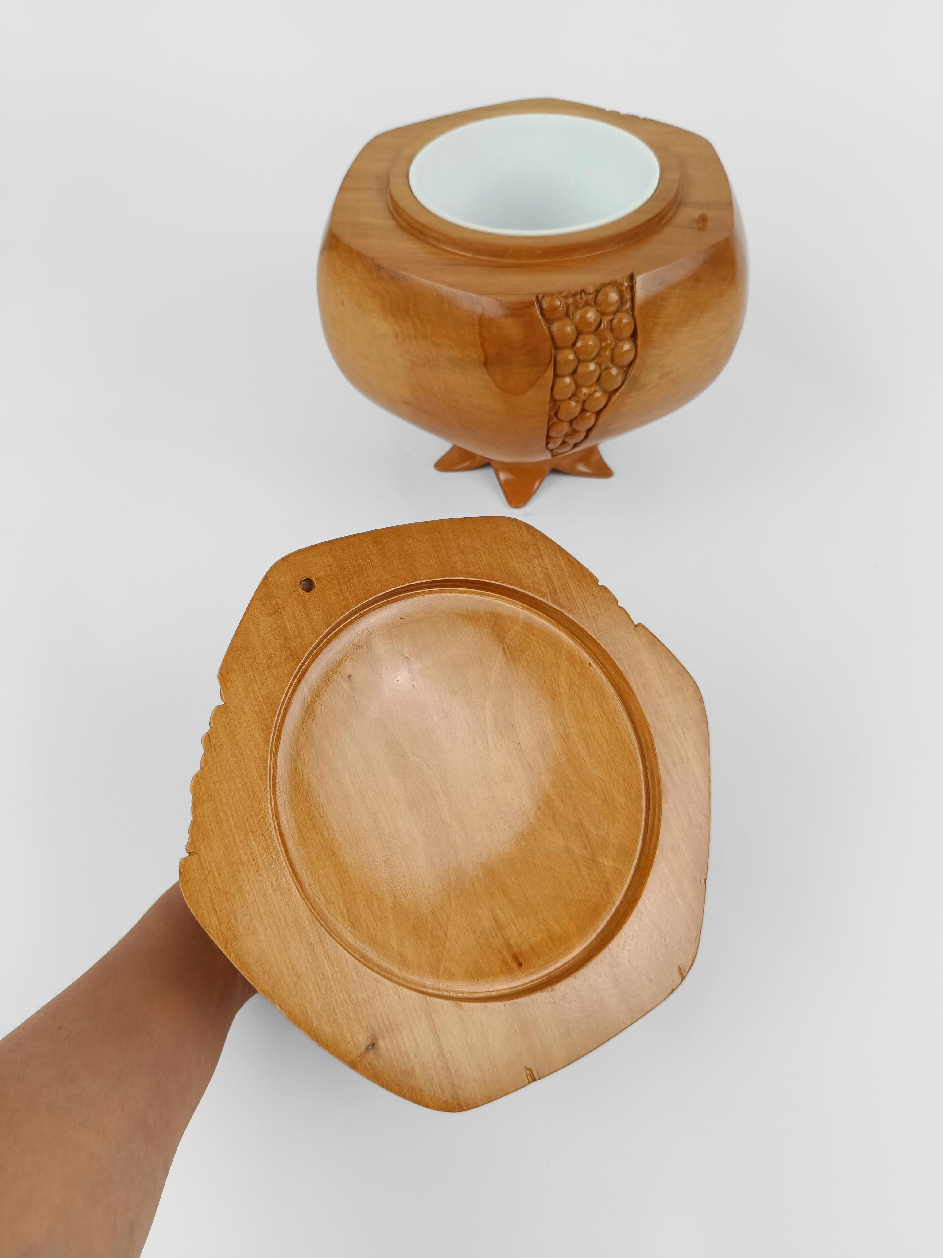 Sculptural Vintage Ice Bucket in maple wood carved in the shape of a pomegranate For Sale 5