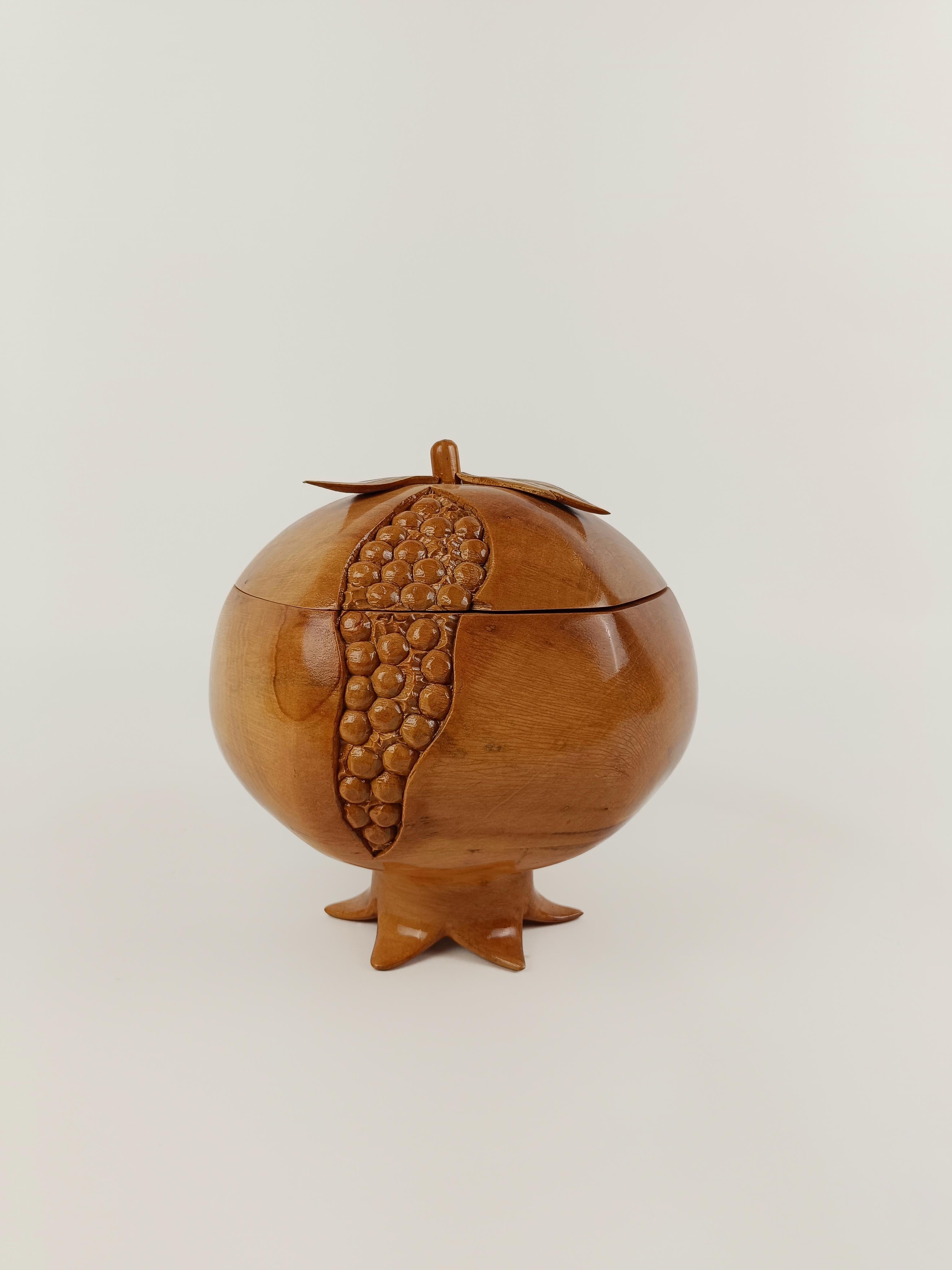 20th Century Sculptural Vintage Ice Bucket in maple wood carved in the shape of a pomegranate For Sale