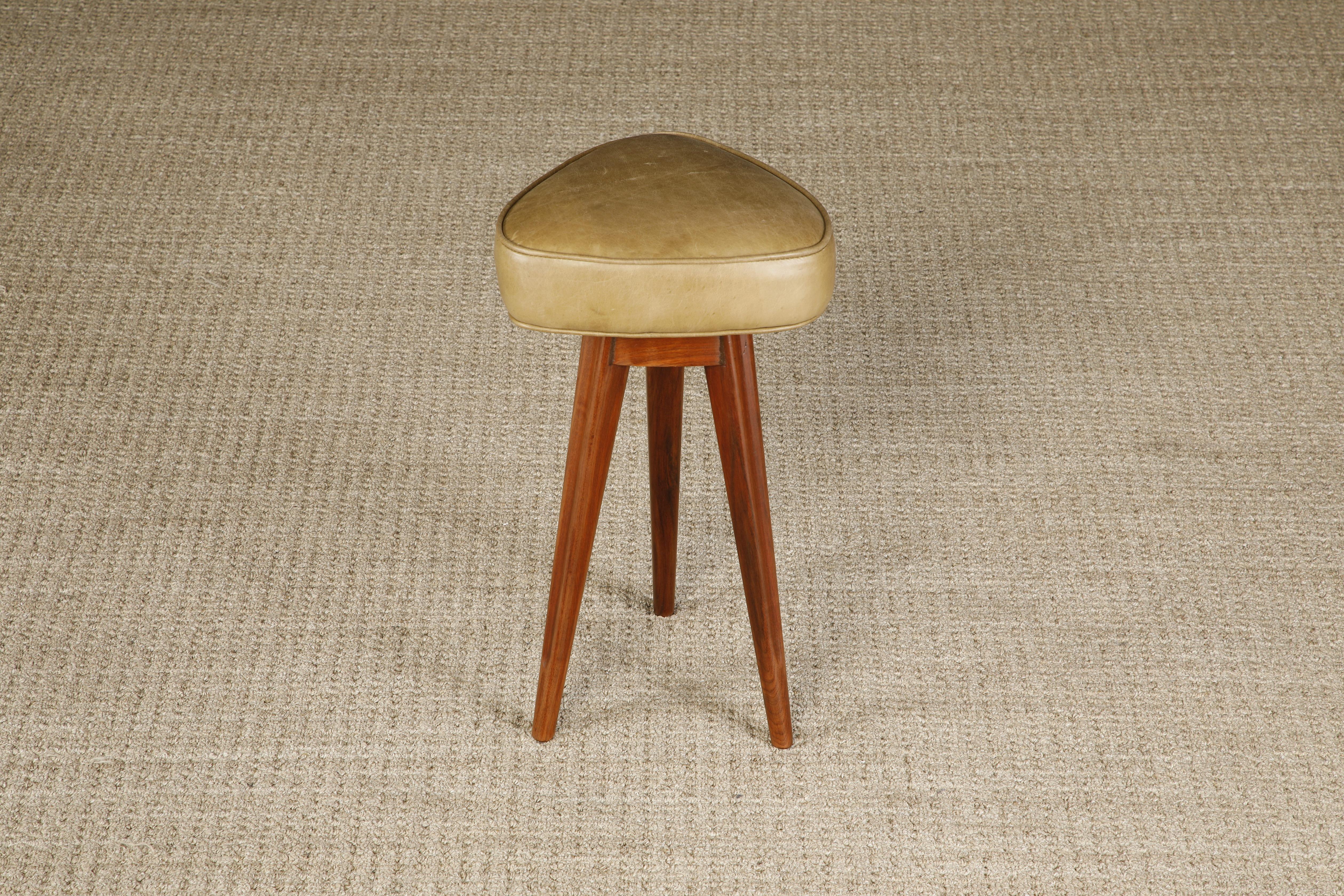 Sculptural Vladimir Kagan Boomerang Bar and Sculpted Leg Barstools, circa 1950's For Sale 4