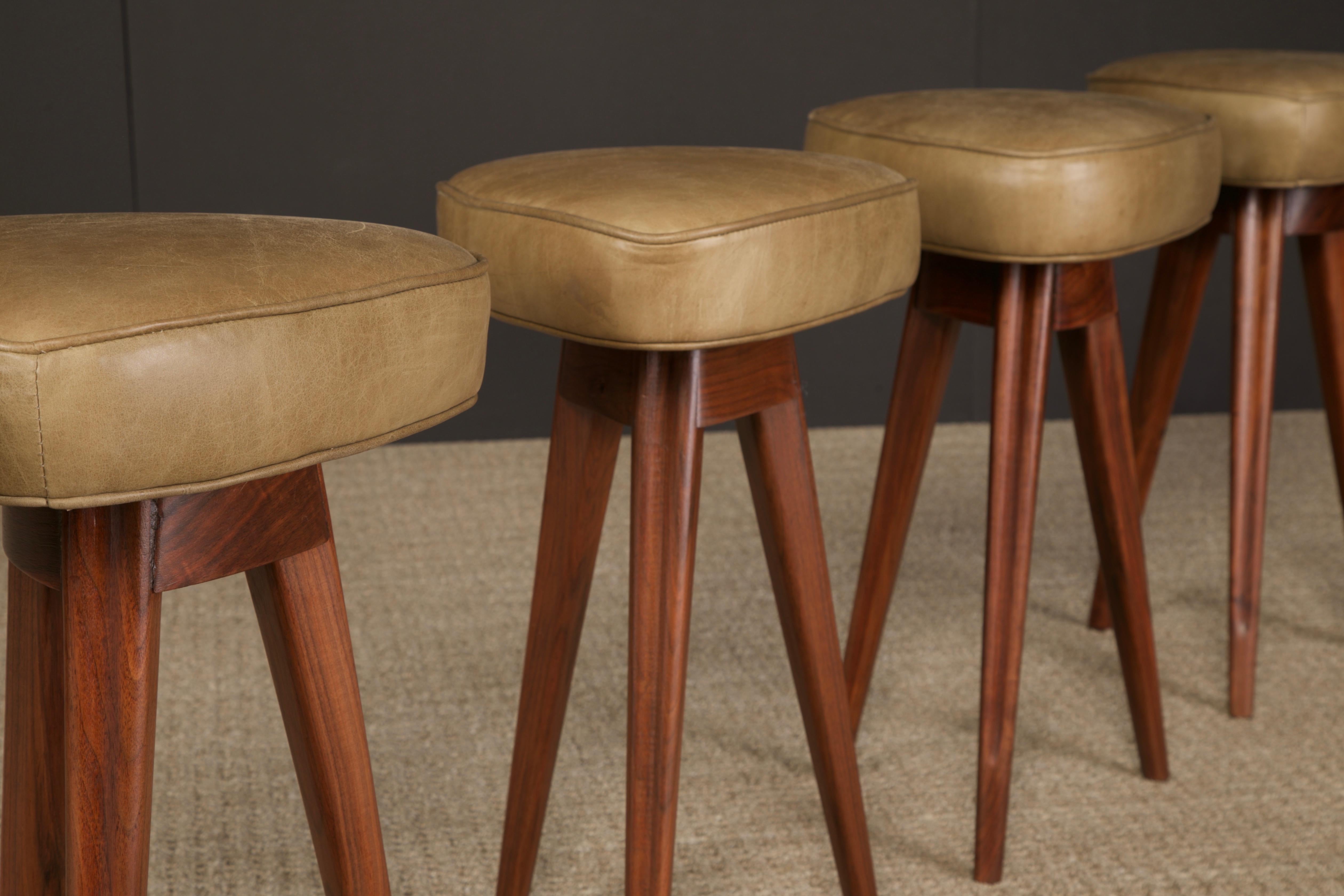 Sculptural Vladimir Kagan Boomerang Bar and Sculpted Leg Barstools, circa 1950's For Sale 12