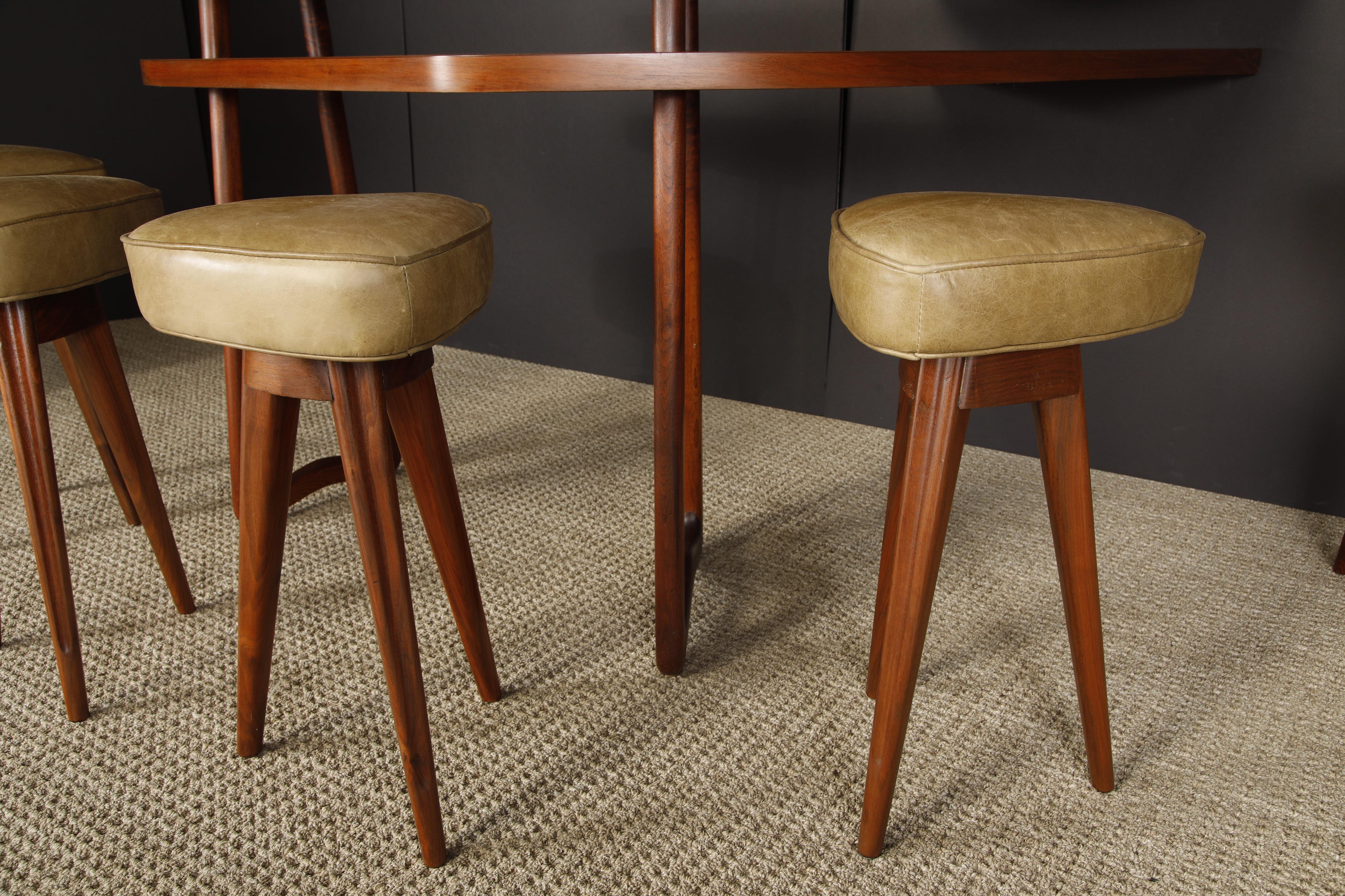 Sculptural Vladimir Kagan Boomerang Bar and Sculpted Leg Barstools, circa 1950's For Sale 13