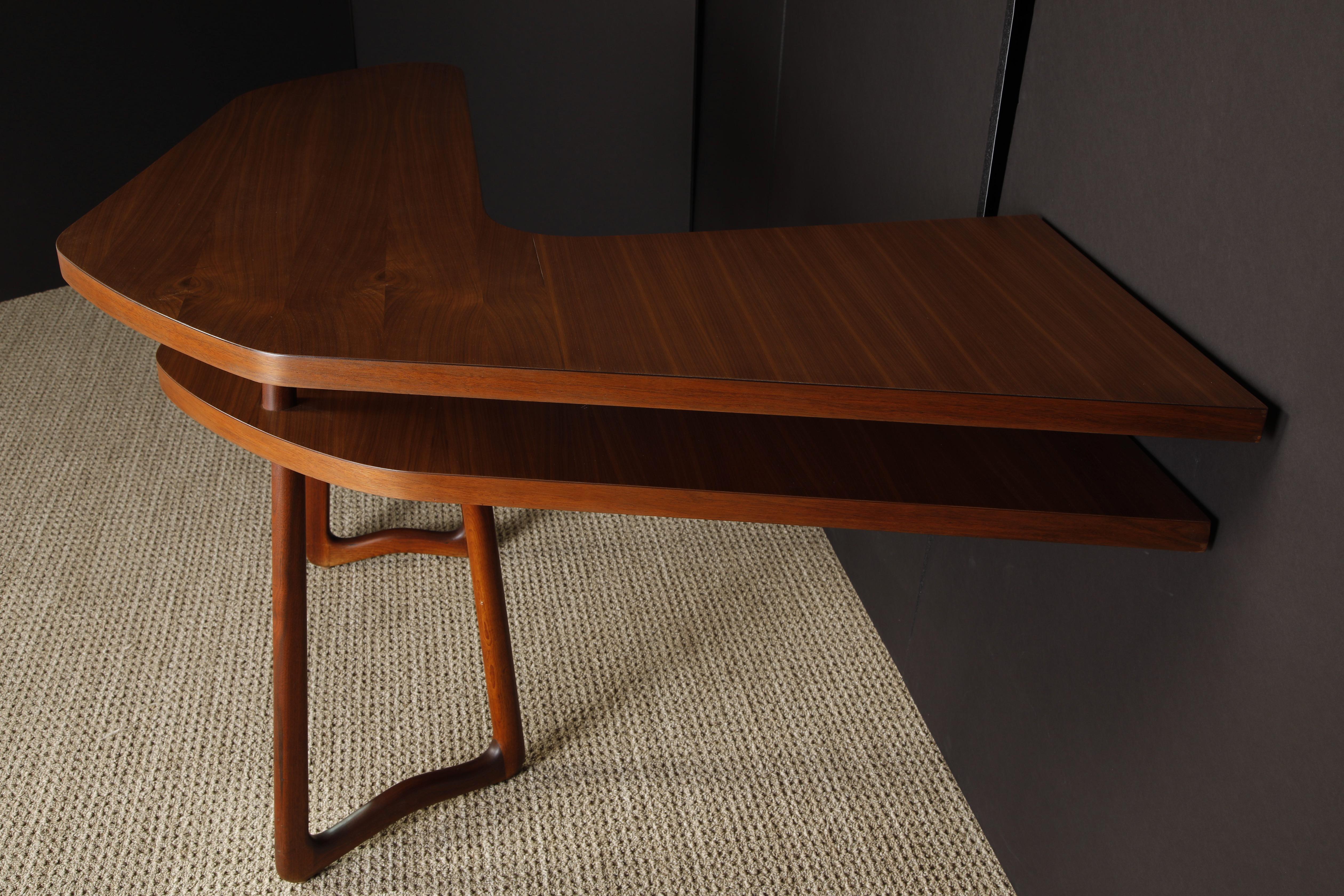 Sculptural Vladimir Kagan Boomerang Bar and Sculpted Leg Barstools, circa 1950's In Excellent Condition For Sale In Los Angeles, CA
