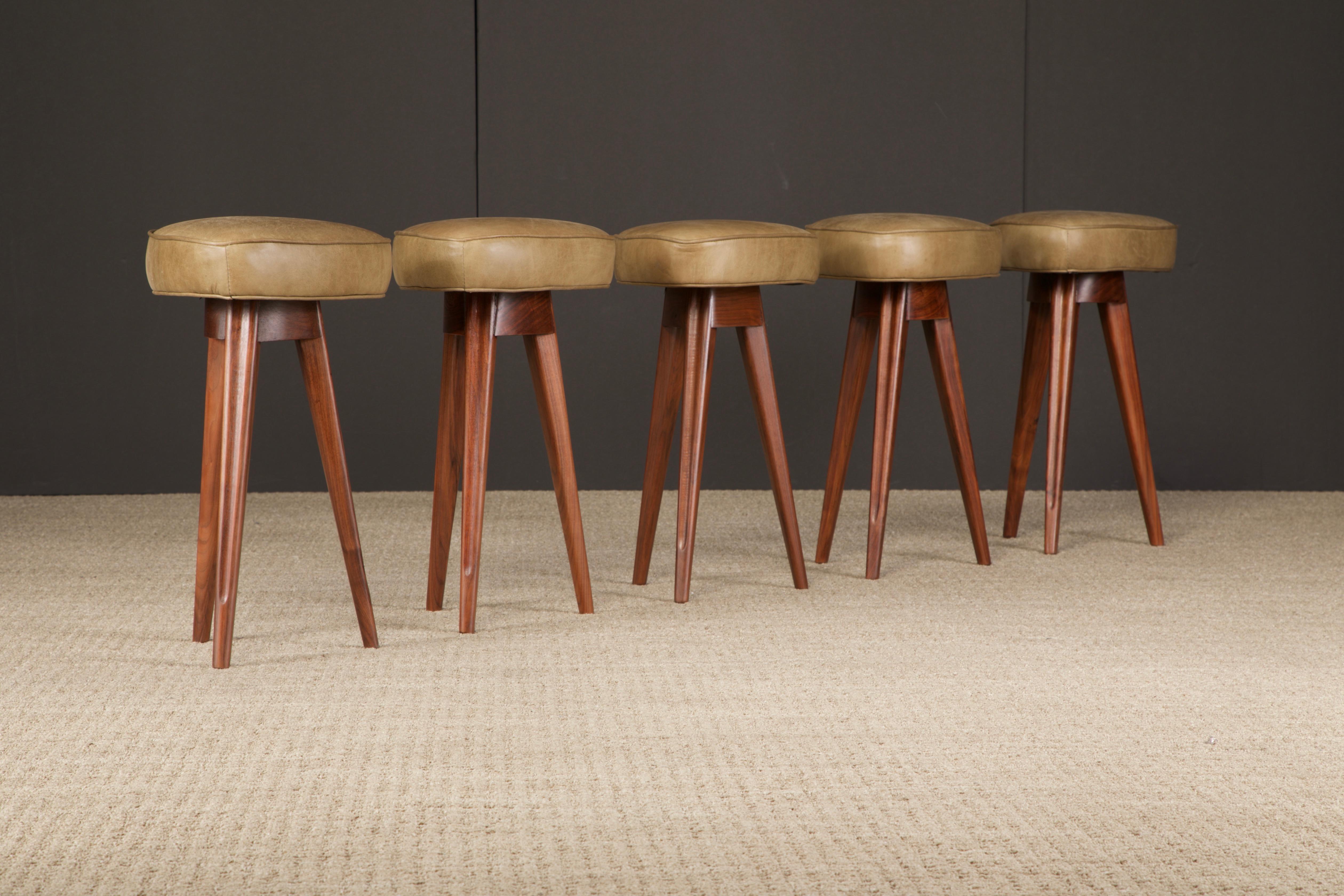 Sculptural Vladimir Kagan Boomerang Bar and Sculpted Leg Barstools, circa 1950's For Sale 1