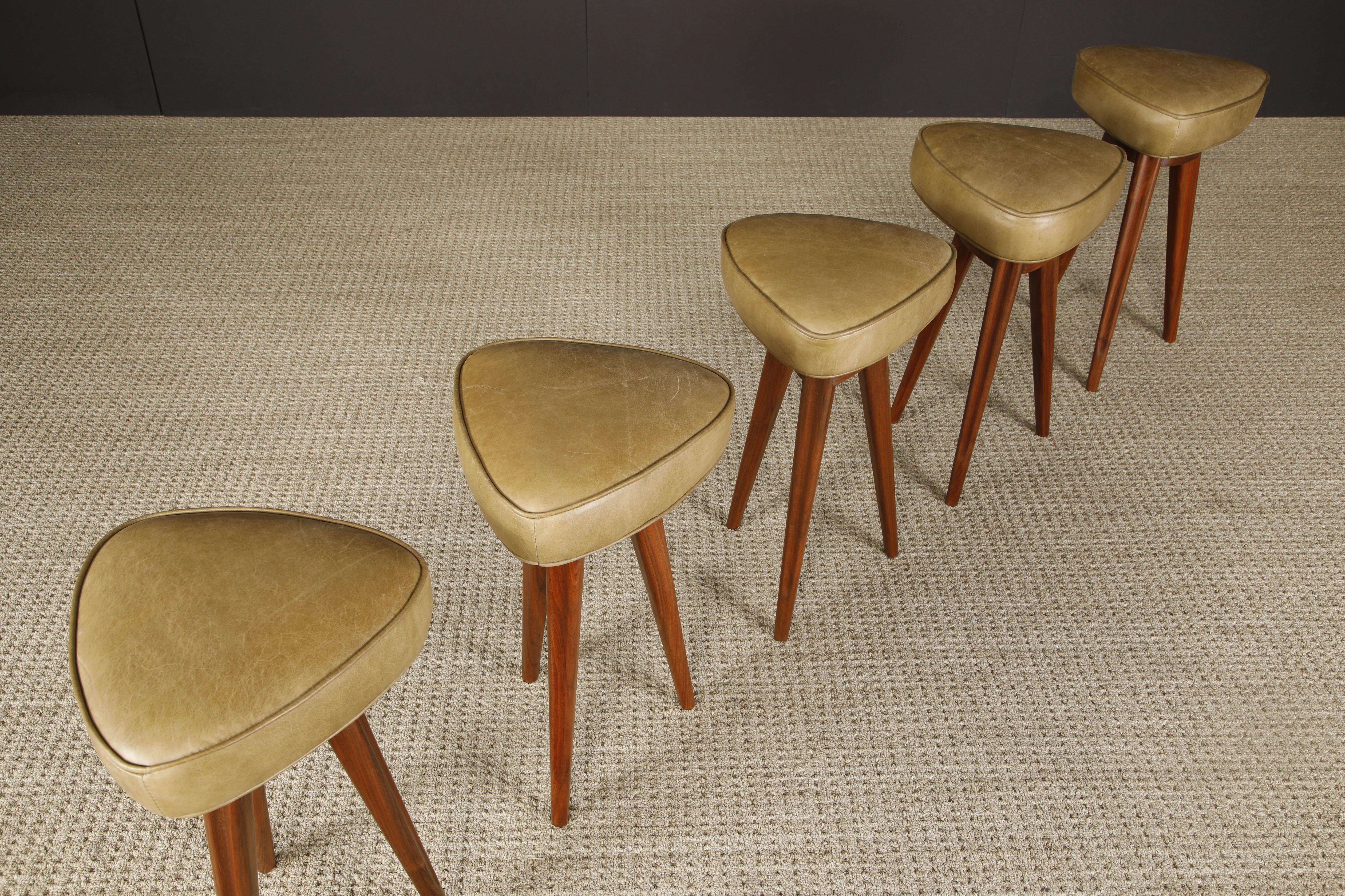 Sculptural Vladimir Kagan Boomerang Bar and Sculpted Leg Barstools, circa 1950's For Sale 2