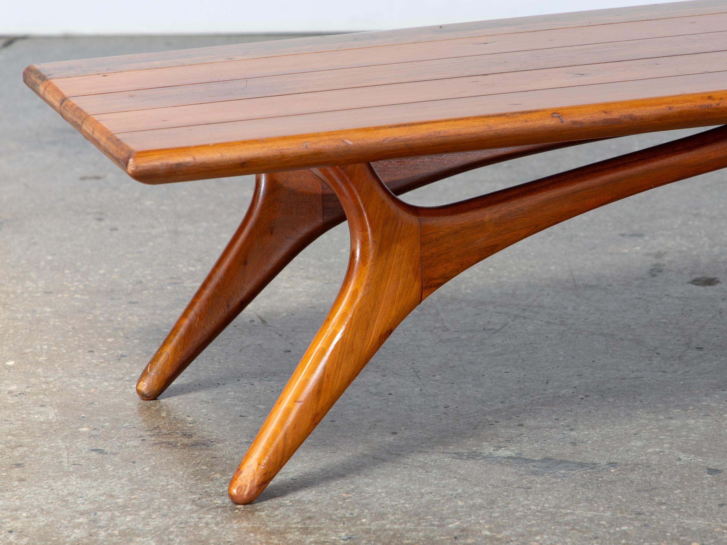 Noyer Table basse ou banc sculptural de Vladimir Kagan pour Grosfeld House en vente