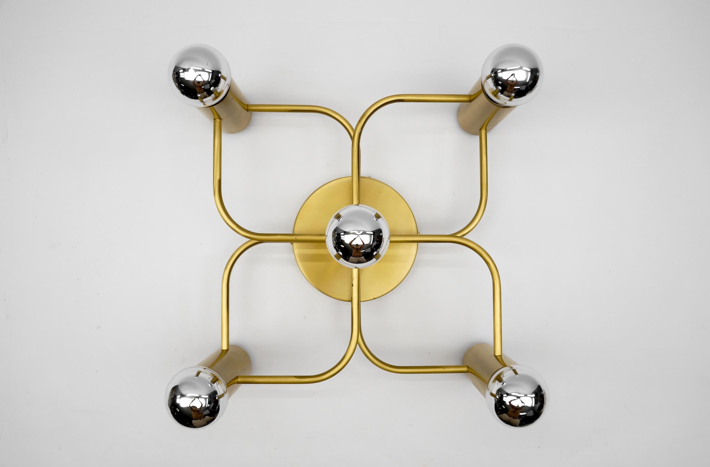 Sculptural Wall Light or Flush Mounts by Leola, 1970s

Dimensions
Height: 6.19 in ( 16 cm )
Width: 17.72 in ( 45 cm )
Depth: 17.72 in ( 45 cm )

The fixture need 1 x E27 standard bulb with 60W max.

Light bulbs are not included.
It is possible to