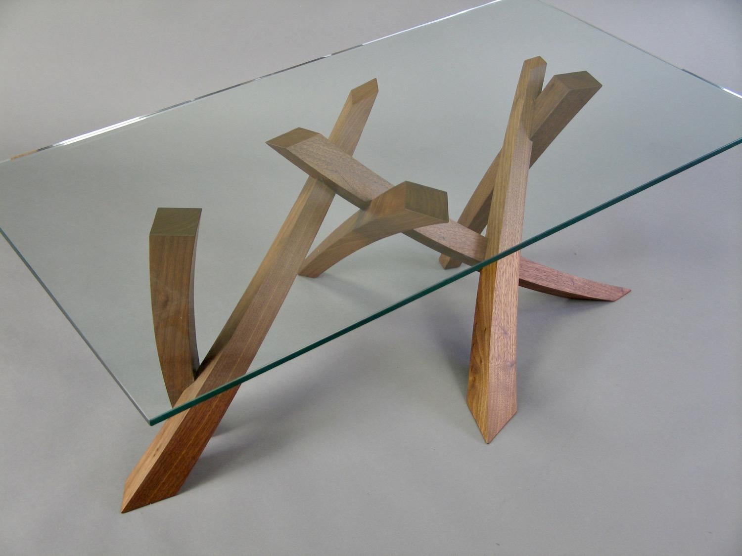 Table basse sculpturale en noyer et verre de Thomas Throop/Noir Creek Designs Neuf - En vente à New Canaan, CT