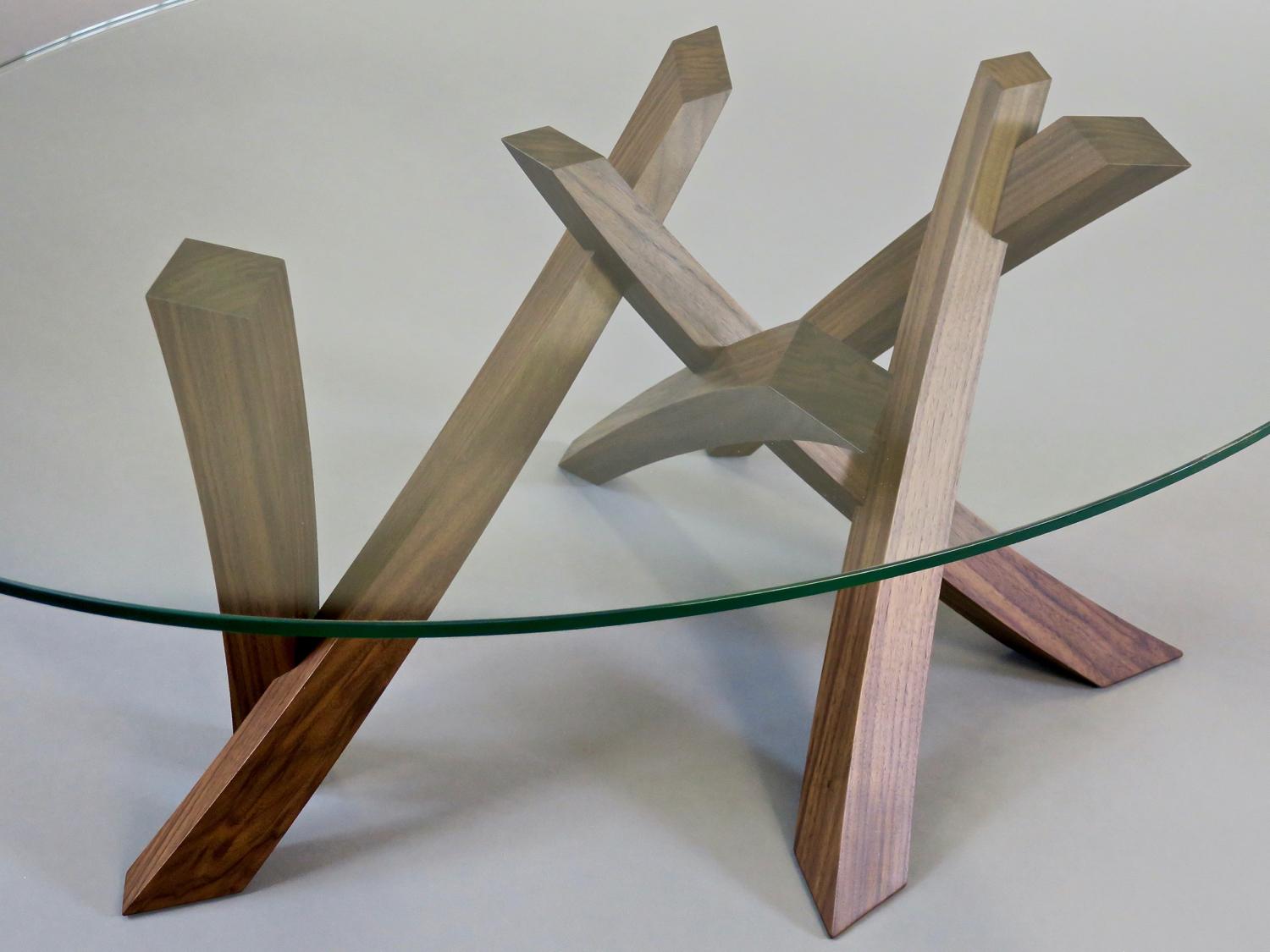 Table basse sculpturale en noyer et verre de Thomas Throop/Noir Creek Designs en vente 1
